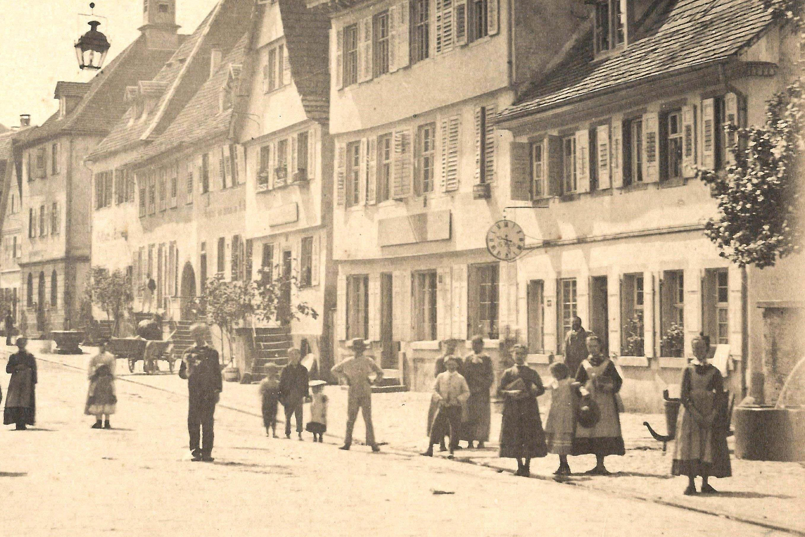 Die Oberkircher Hauptstraße in August Ganthers Kindheitstagen. Ganz rechts der Brunnen gegenüber von August Ganthers Elternhaus.