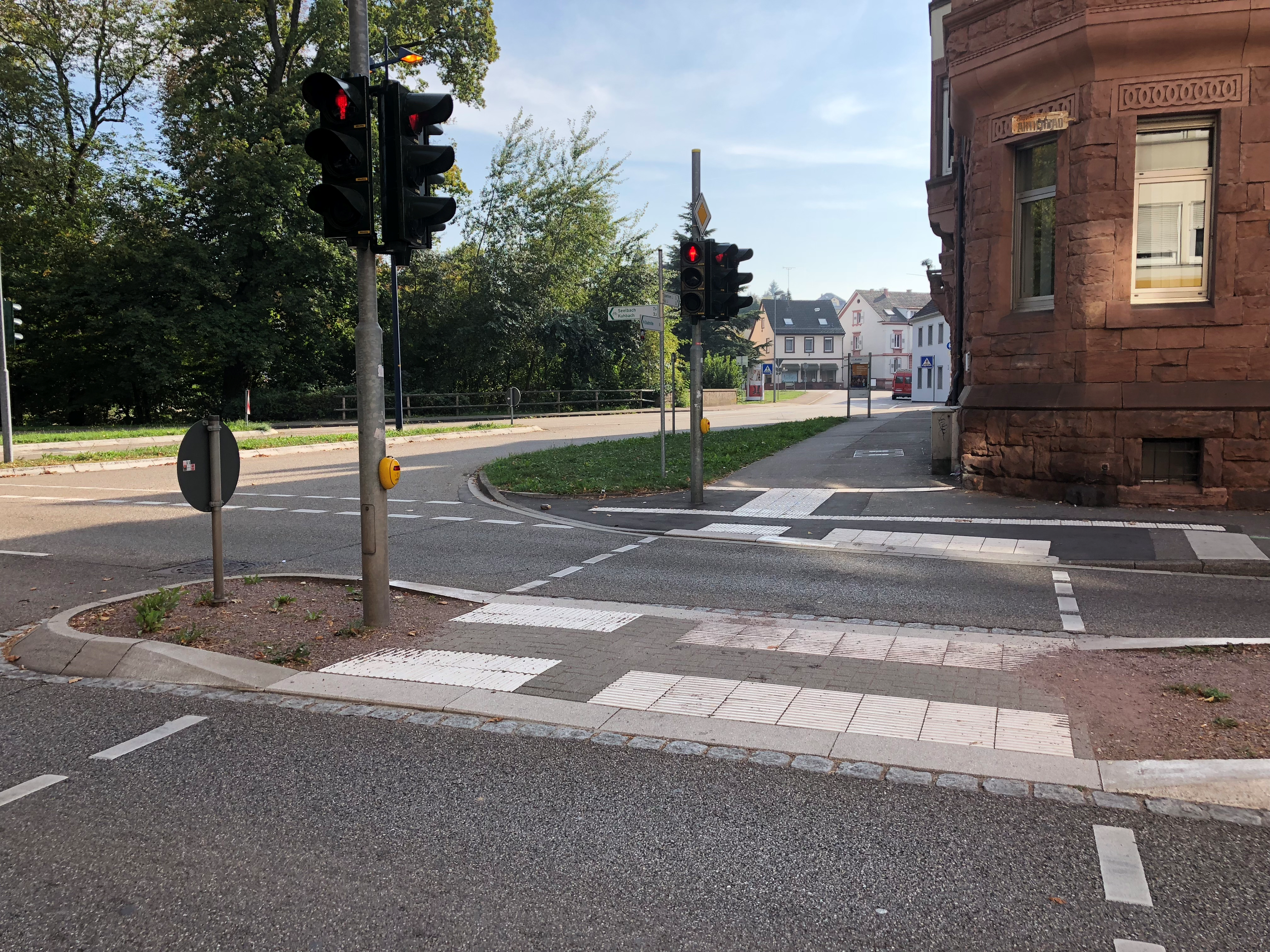An mehreren neuralgischen Punkten in Lahr wurden taktile Leitsysteme installiert.