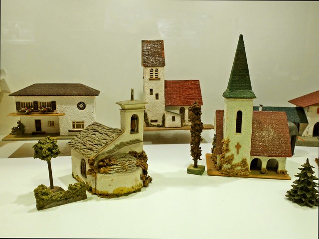 Die ersten "Faller-Häuschen" wurden liebevoll in Heimarbeit gebaut. Die Bausätze zum selberbauen gab es erst Anfang und Mitte der 60-ziger Jahre. | Foto: Alfred Schramm