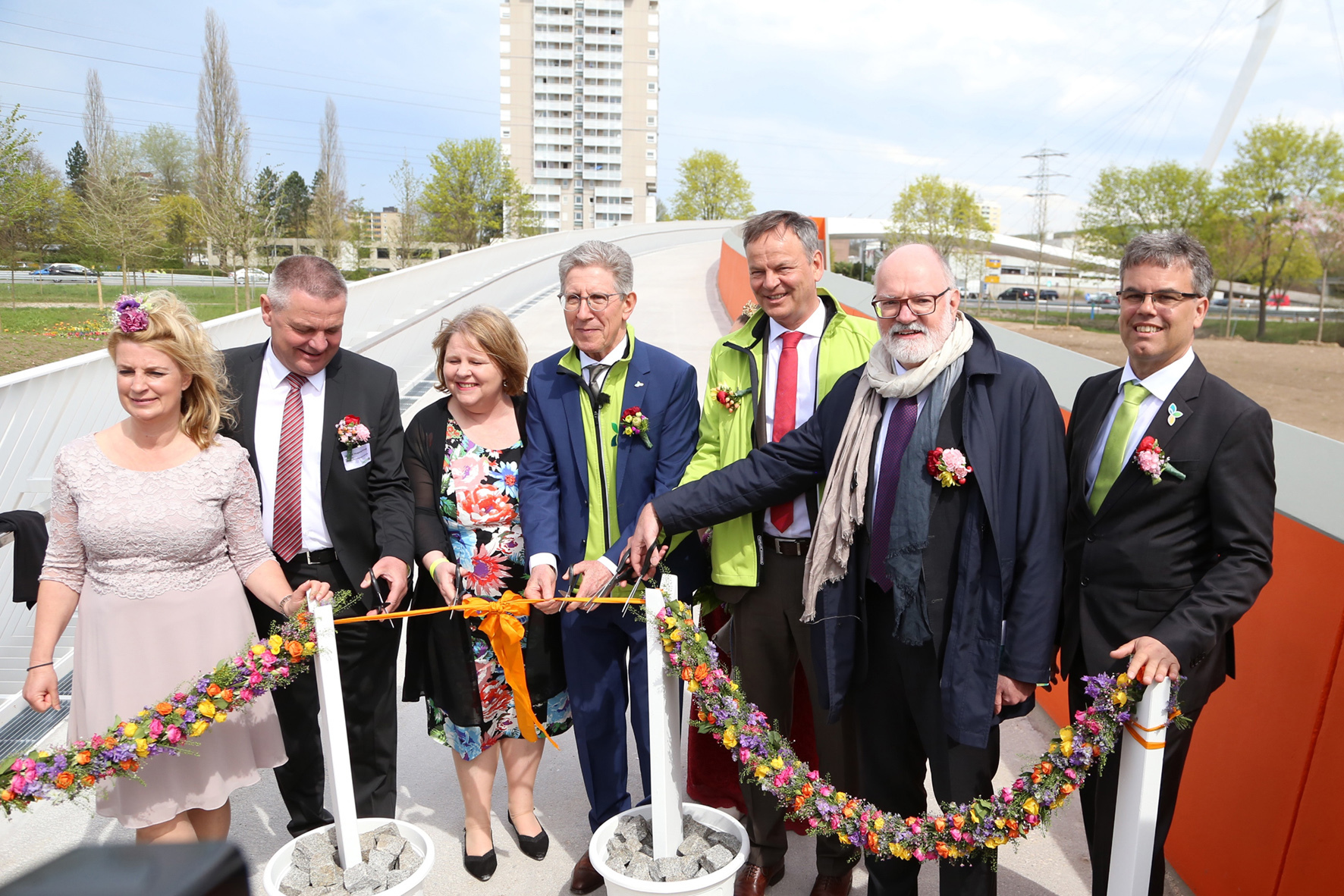 Mit der Landesgartenschau erhielt die Stadt Lahr auch ein neues Wahrzeichen – die Ortenau-Brücke. Sie bildet fortan das neue Eingangsportal zur Lahrer Innenstadt und ist schon von weitem zu sehen.