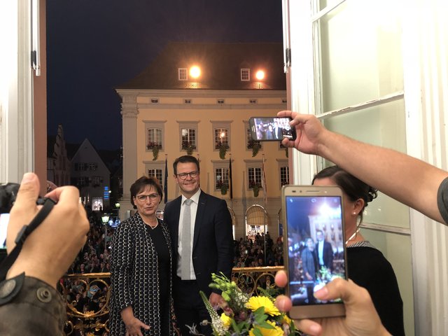 Offenburgs Oberbürgermeister Edith Schreiner mit ihrem frisch gewählten Nachfolger Marco Steffens | Foto: ag