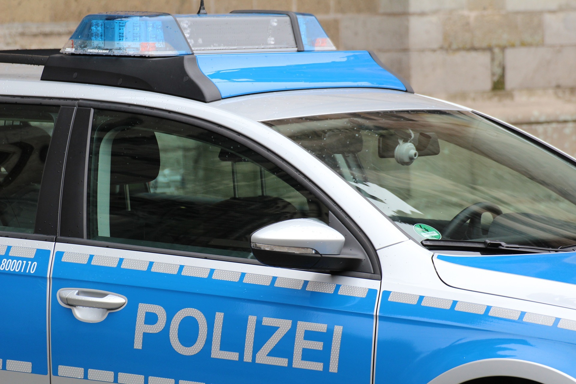 Die Beamten des Polizeirevier Achern/Oberkirch haben die Ermittlungen aufgenommen und prüfen, ob die beiden Taten miteinander in Verbindung stehen.