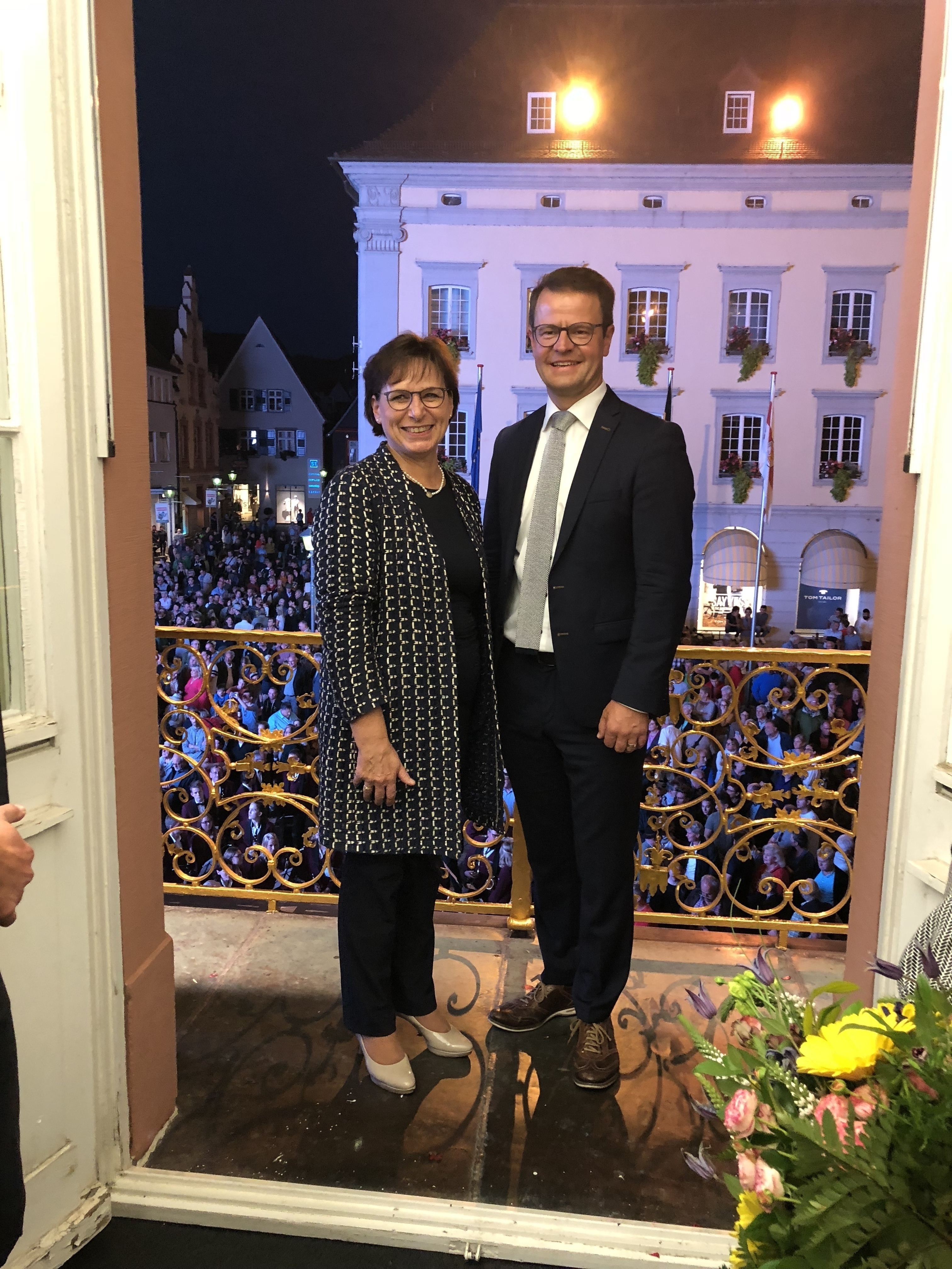 Die amtierende Offenburger Oberbürgermeisterin Edith Schreiner und ihr Nachfolger Marco Steffens, am Wahlabend.