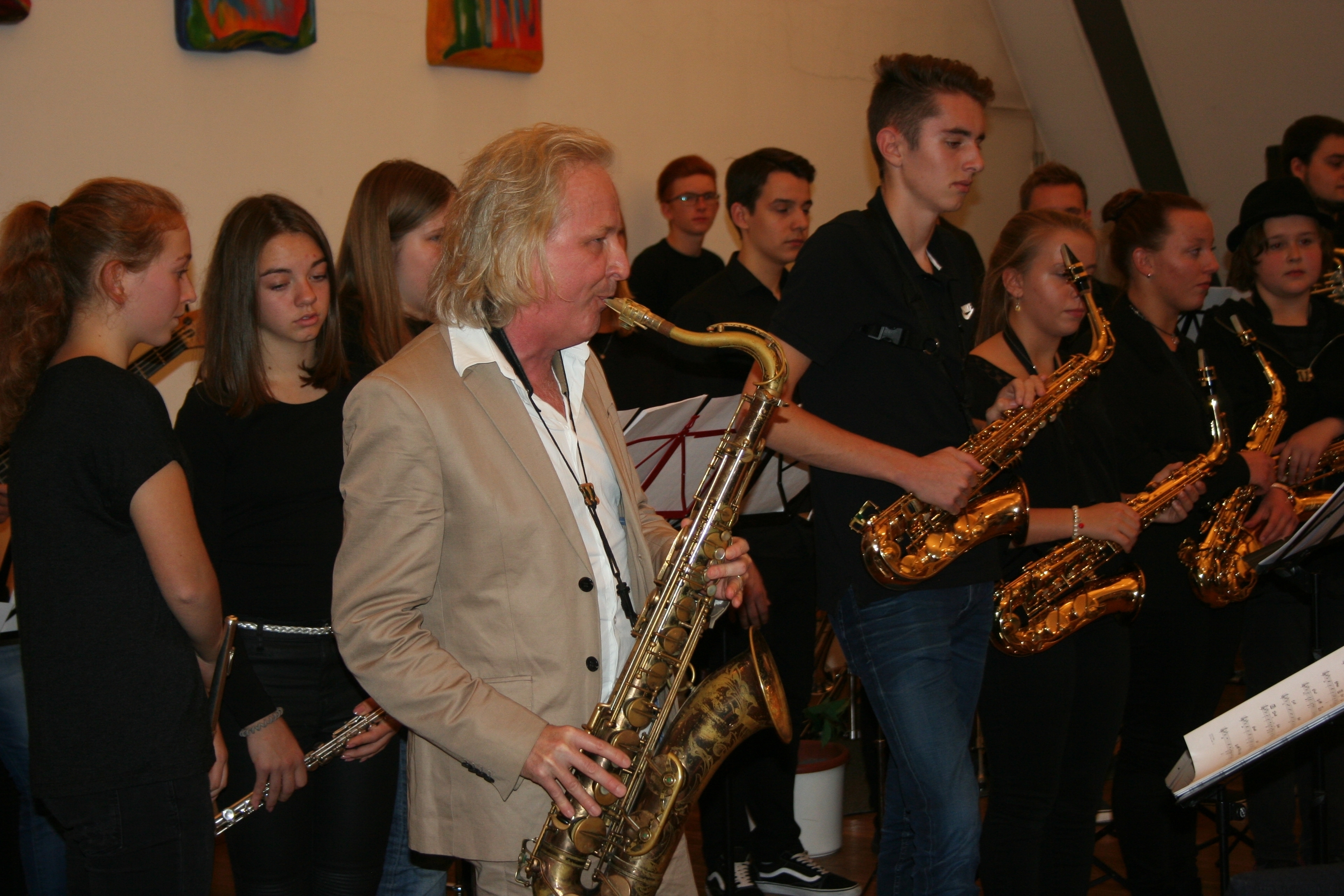 Im Rahmen des 11. Wilhelm-Hausenstein-Symposiums spielt am Freitag, 19. Oktober, ab 18 Uhr die Bigband des Wilhelm-Hausenstein-Gymnasiums aus Durmersheim.