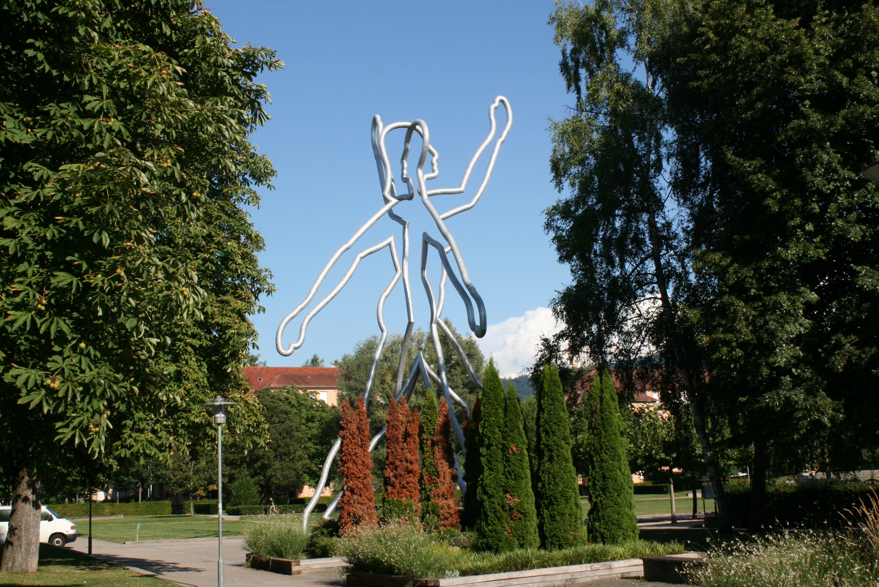 Die Skulptur "Male/Female" von Jonathan Borofsky