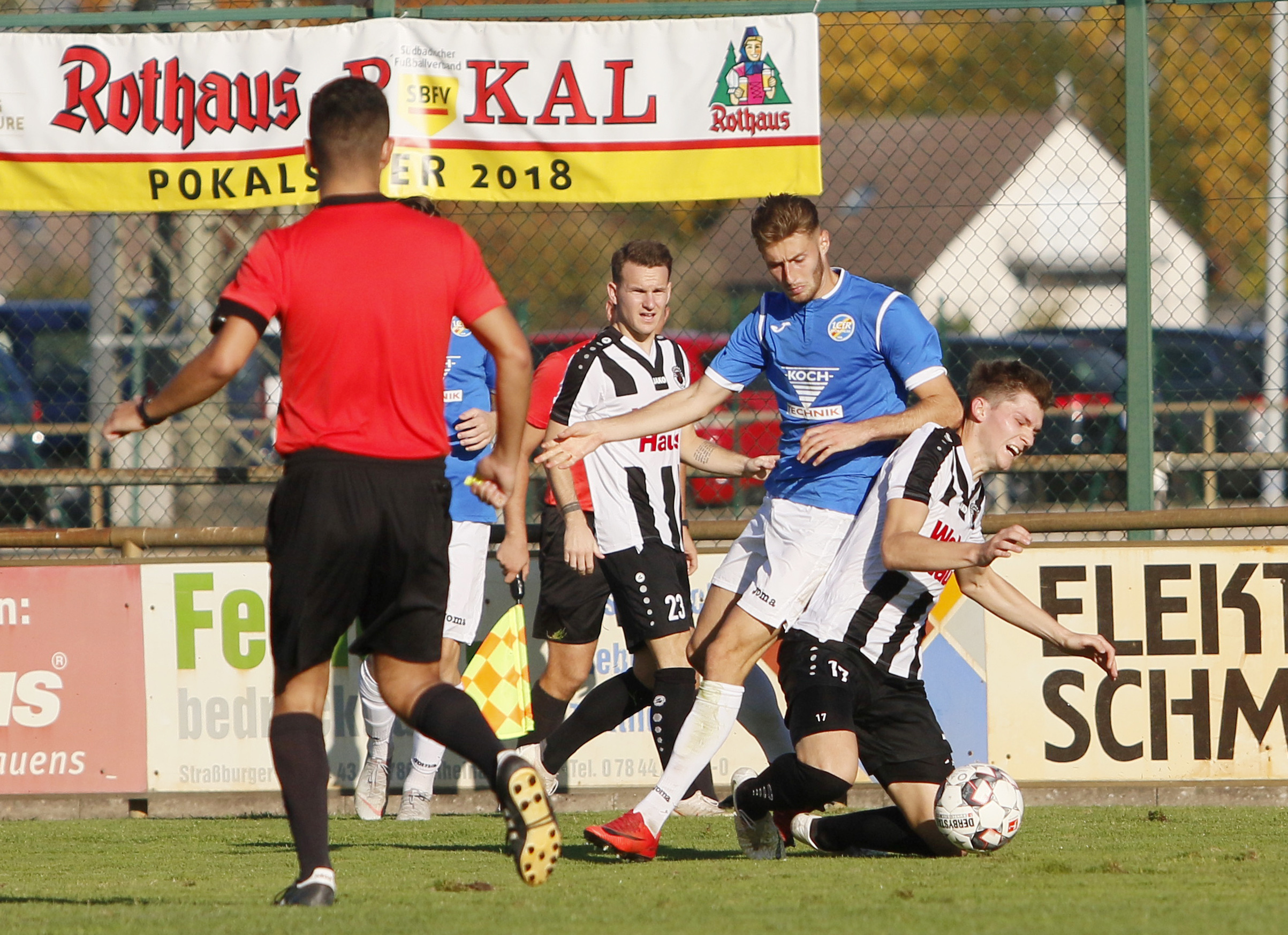 Aller Einsatz war vergebens. Der SV Linx (weißes Trikot verlor in Ilshofen mit 0:2.
