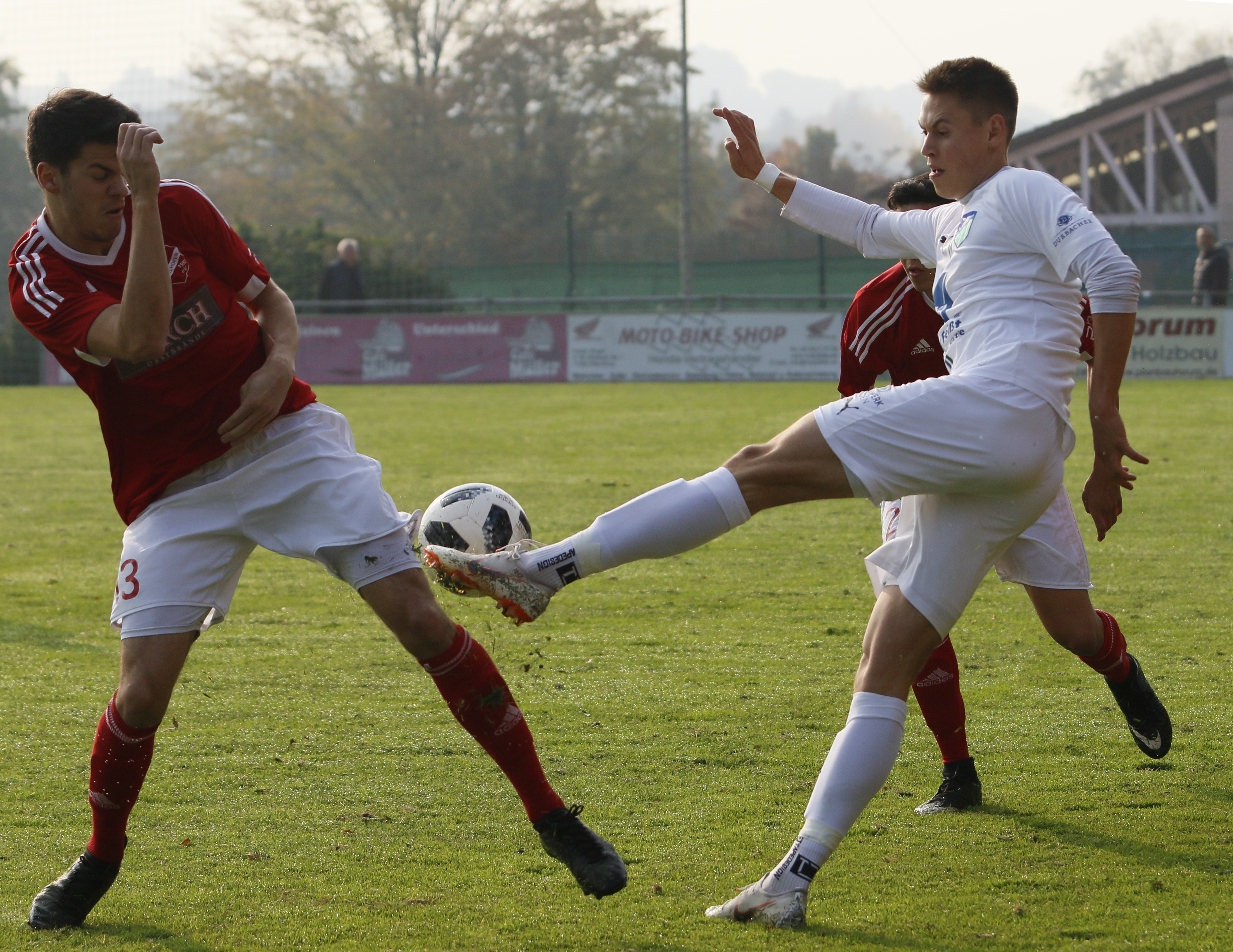 Der SC Durbachtal (weißes Trikot) fegte mit 5:0 den SV Stadelhofen vom Platz.