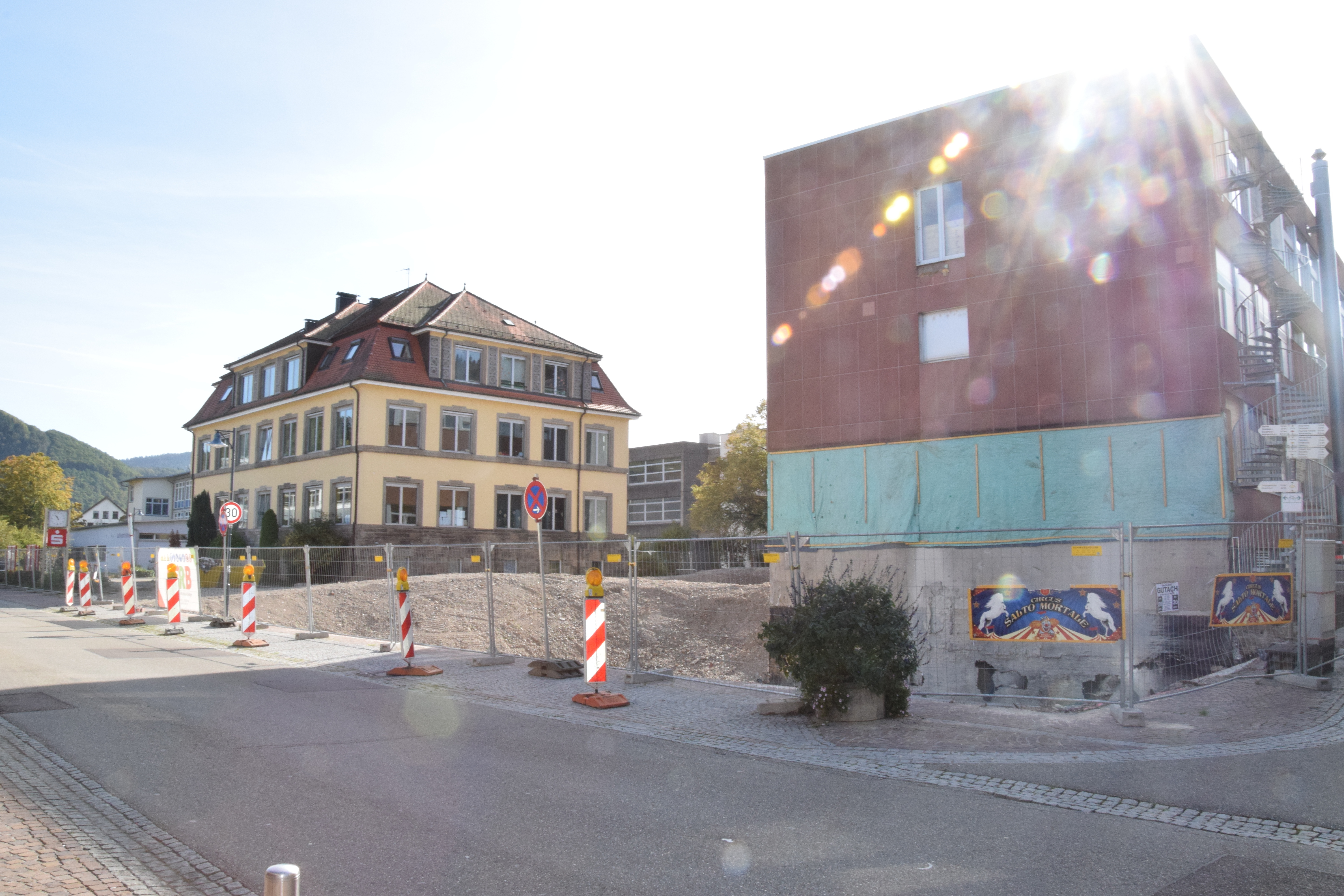Die Bauarbeiten zur Schulerweiterung haben begonnen.