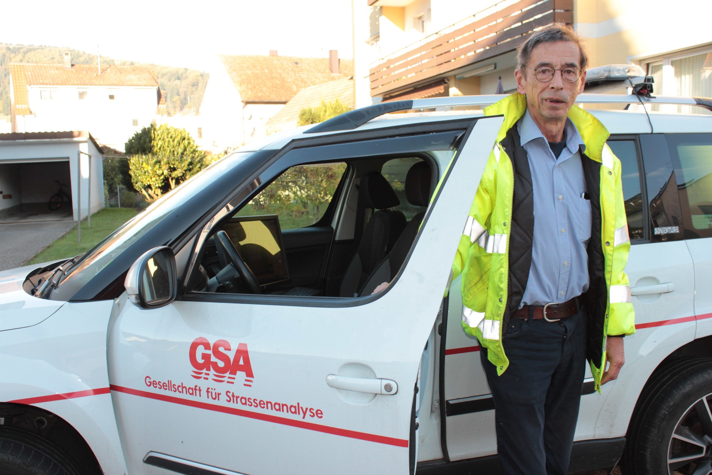 Bernd Bröhenhorst von der GSA analysiert Haslachs Straßen.