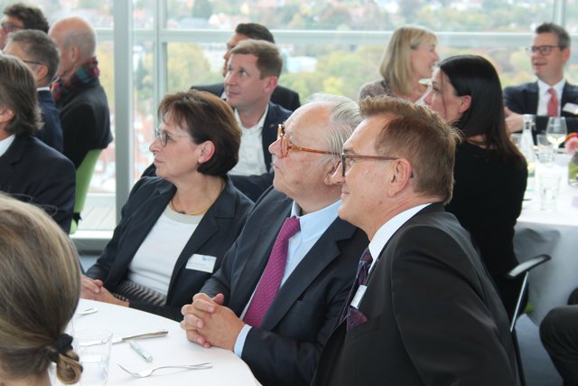 Oberbürgermeisterin Edith Schreiner, Hubert Bura und Duschan Gert (v. l.) | Foto: gro