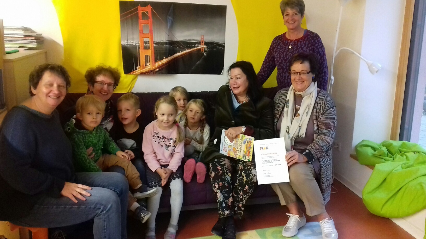 Carmen Stürzel, Vorstandsvorsitzende Lesewelt, Christel Link und Ann-Marie Heinzelmann , beide Vorleserinnen, sowie Gabi Rösch, Leiterin der Kindertagesstätte Bühl (v. l.)
