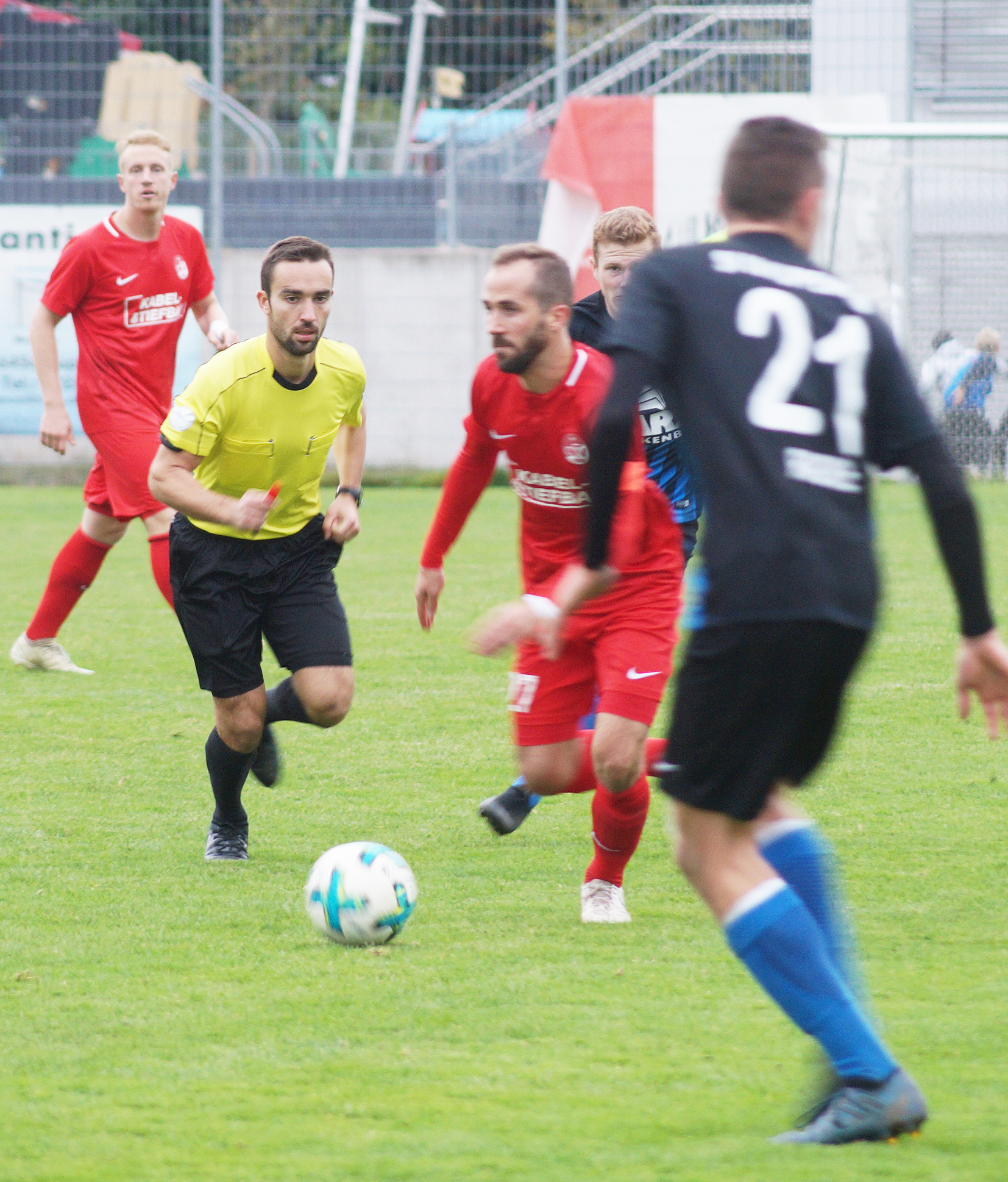 Der OFV (rotes Trikot) marschierte ständig nach vorn, stand aber am Ende mit leeren Händen da.