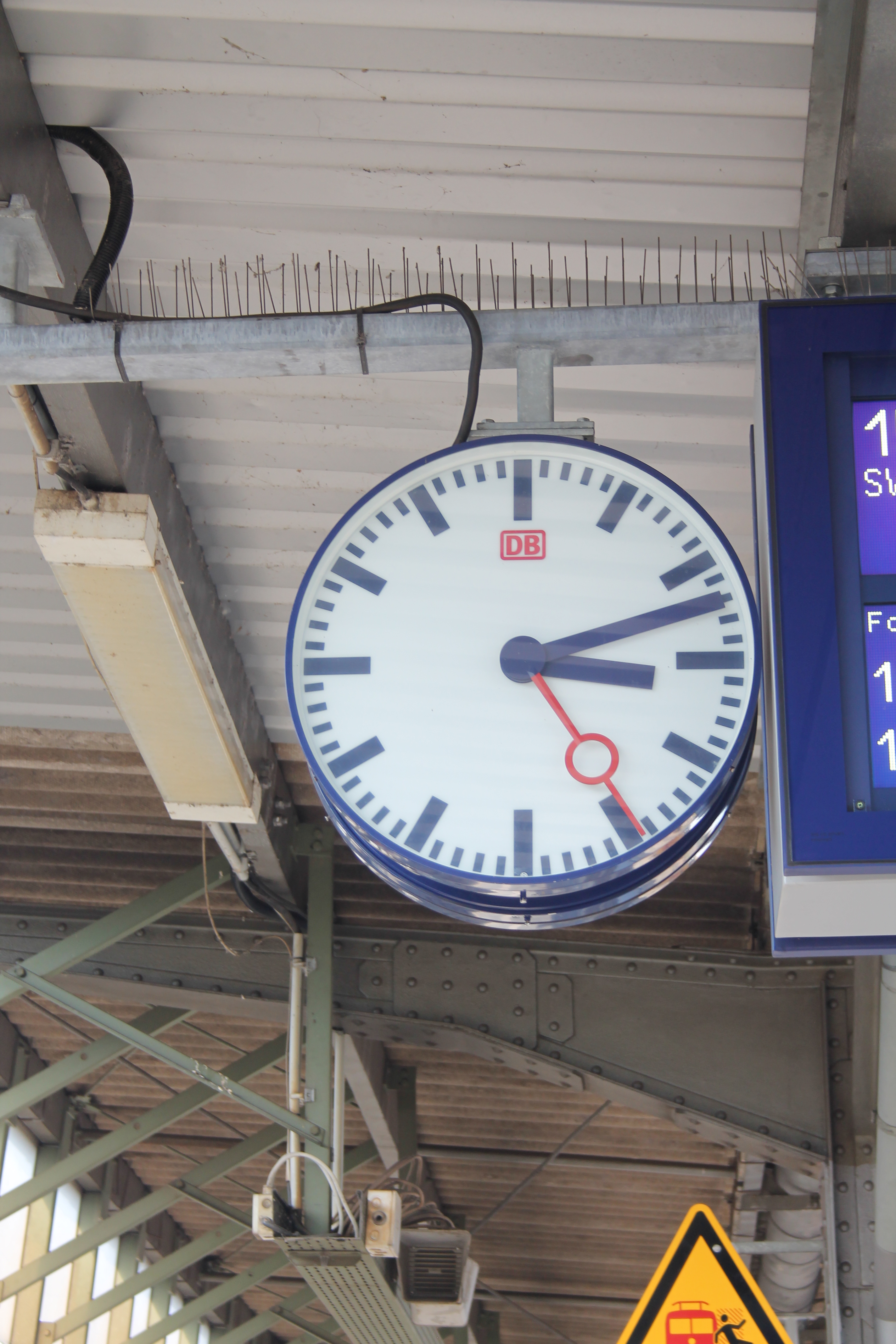 Die Uhren werden um eine Stunde zurückgestellt.