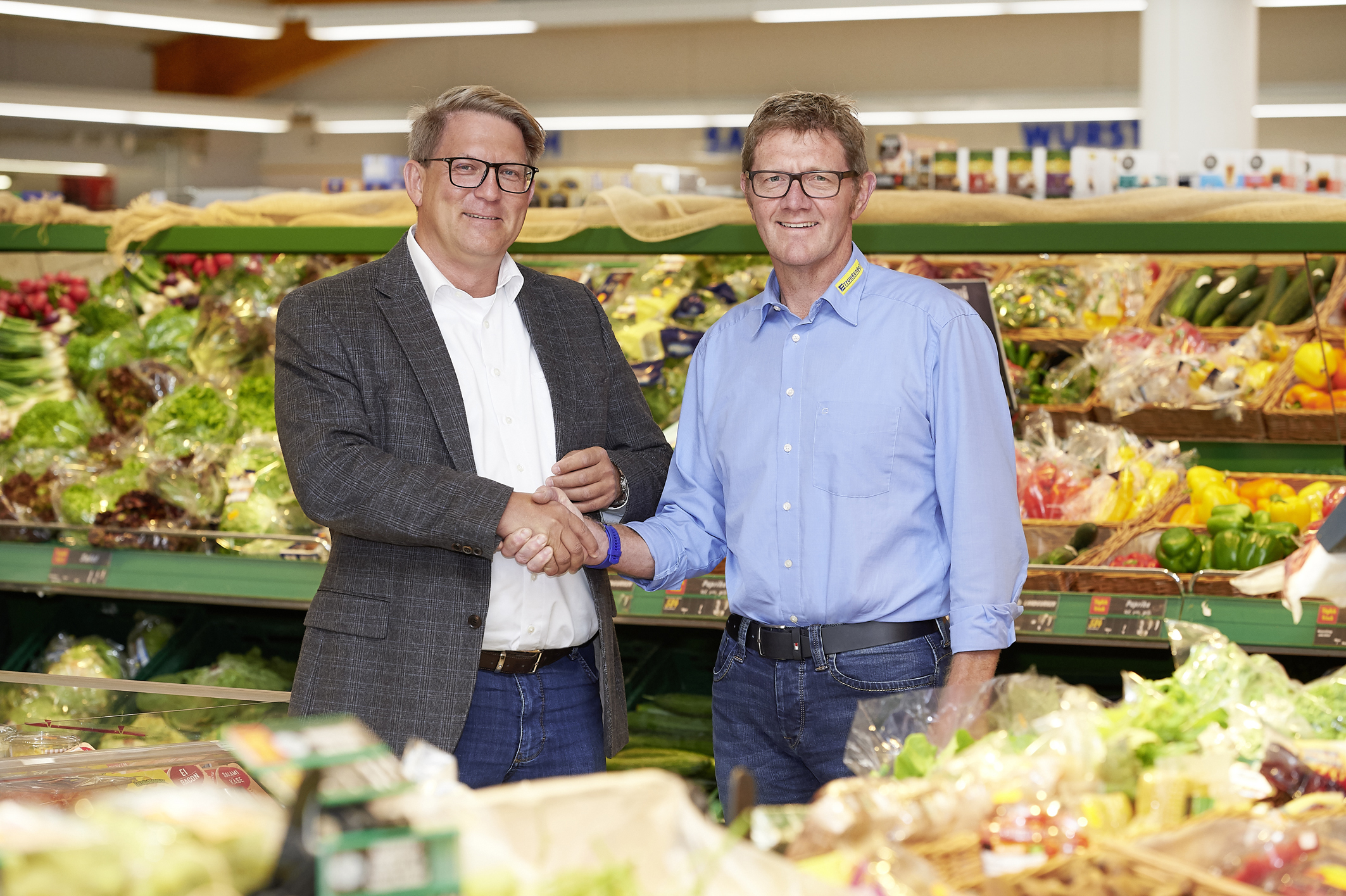 Zum heutigen Mittwoch übergibt Elmar Trunkenbolz (rechts) den Edeka-Markt in Allmannsweier an seinen Unternehmerkollegen Uwe Kohler (links).