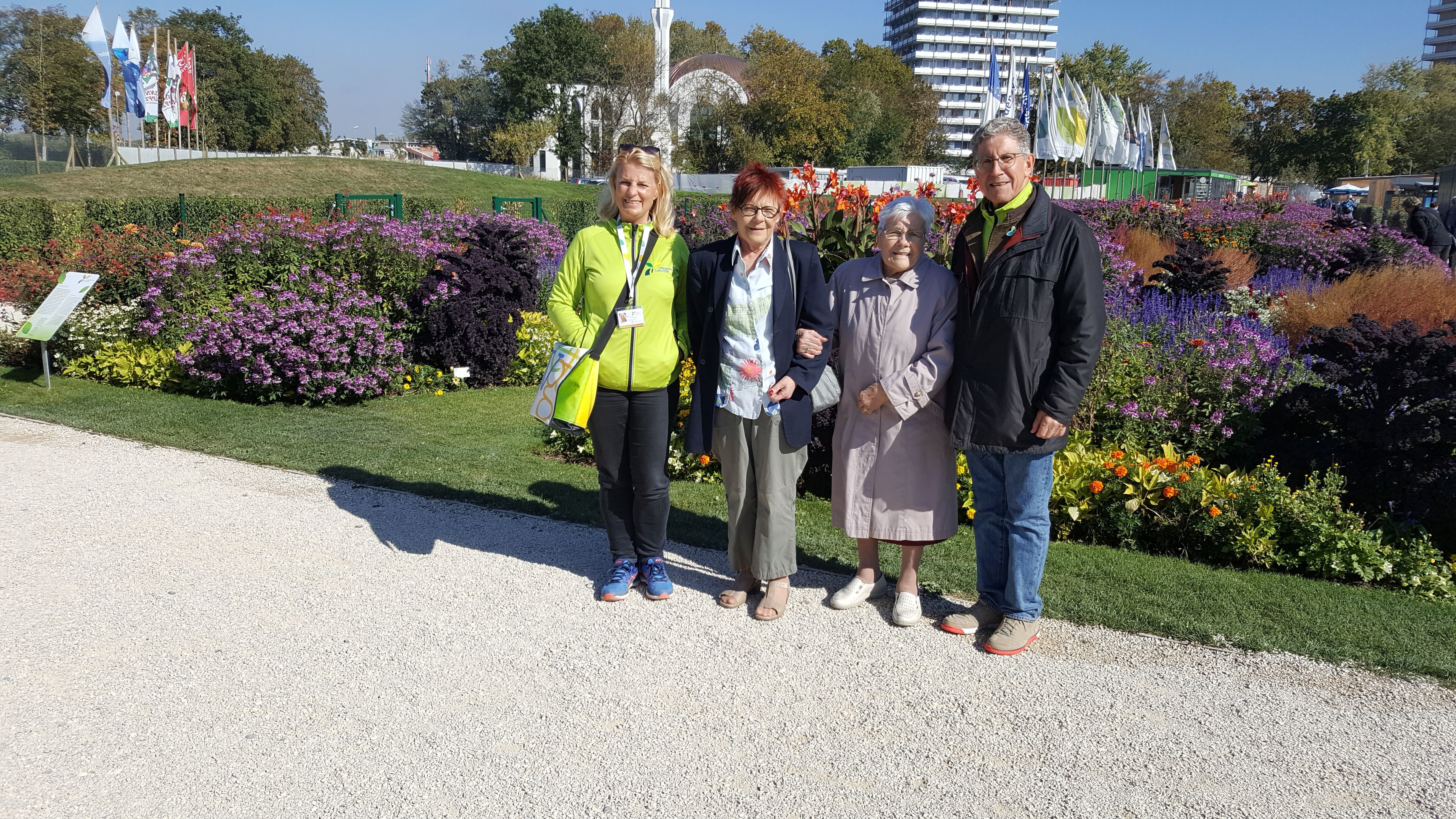 LGS-Geschäftsführerin Ulrike Karl, Annemarie Turzin, Anna Turzin, OB Wolfgang G. Müller (v. l.)