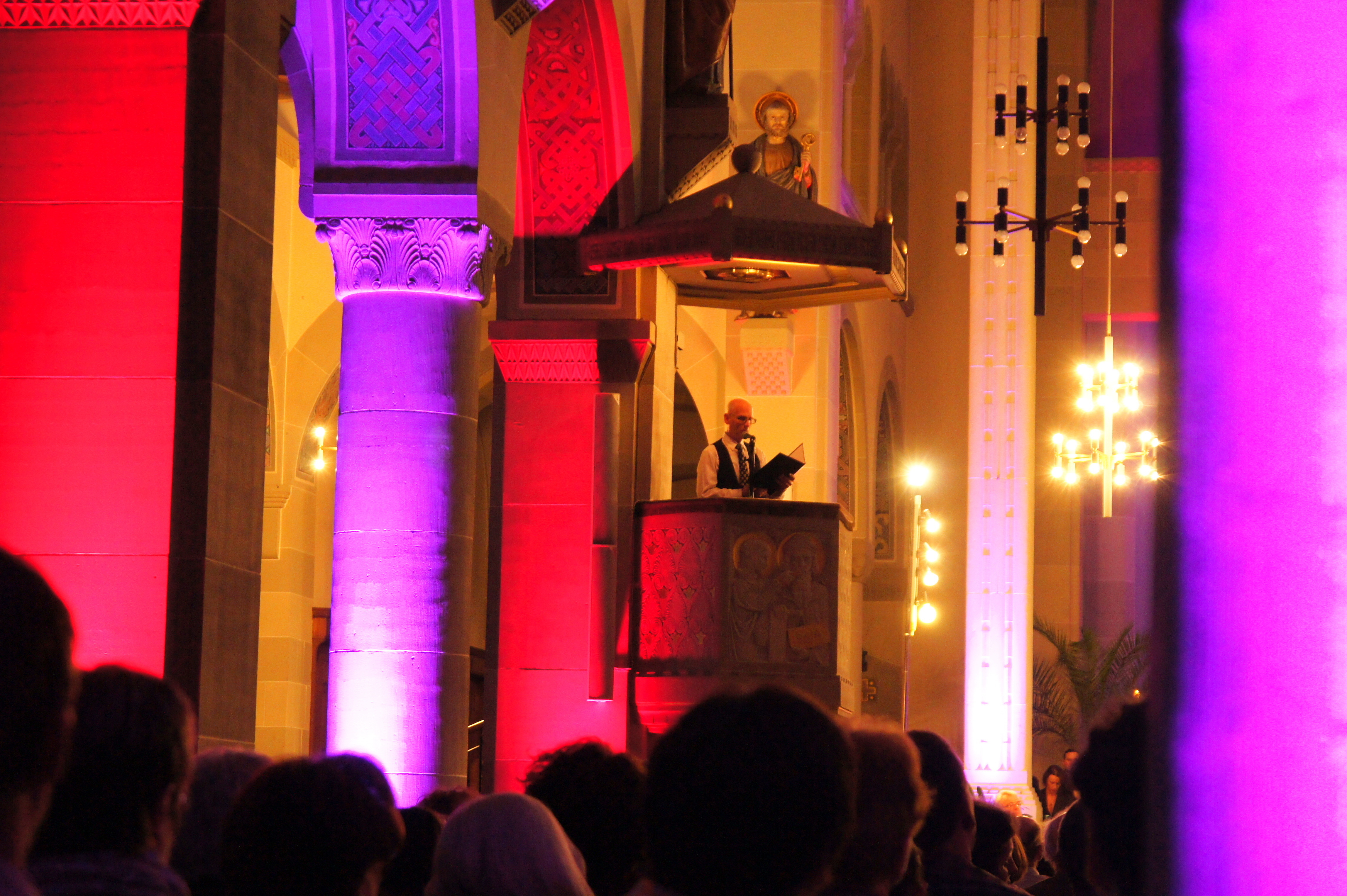 "Erinnern statt vergessen": Gedenken an die Reichspogromnacht in der Sankt-Johannes-Nepomuk-Kirche