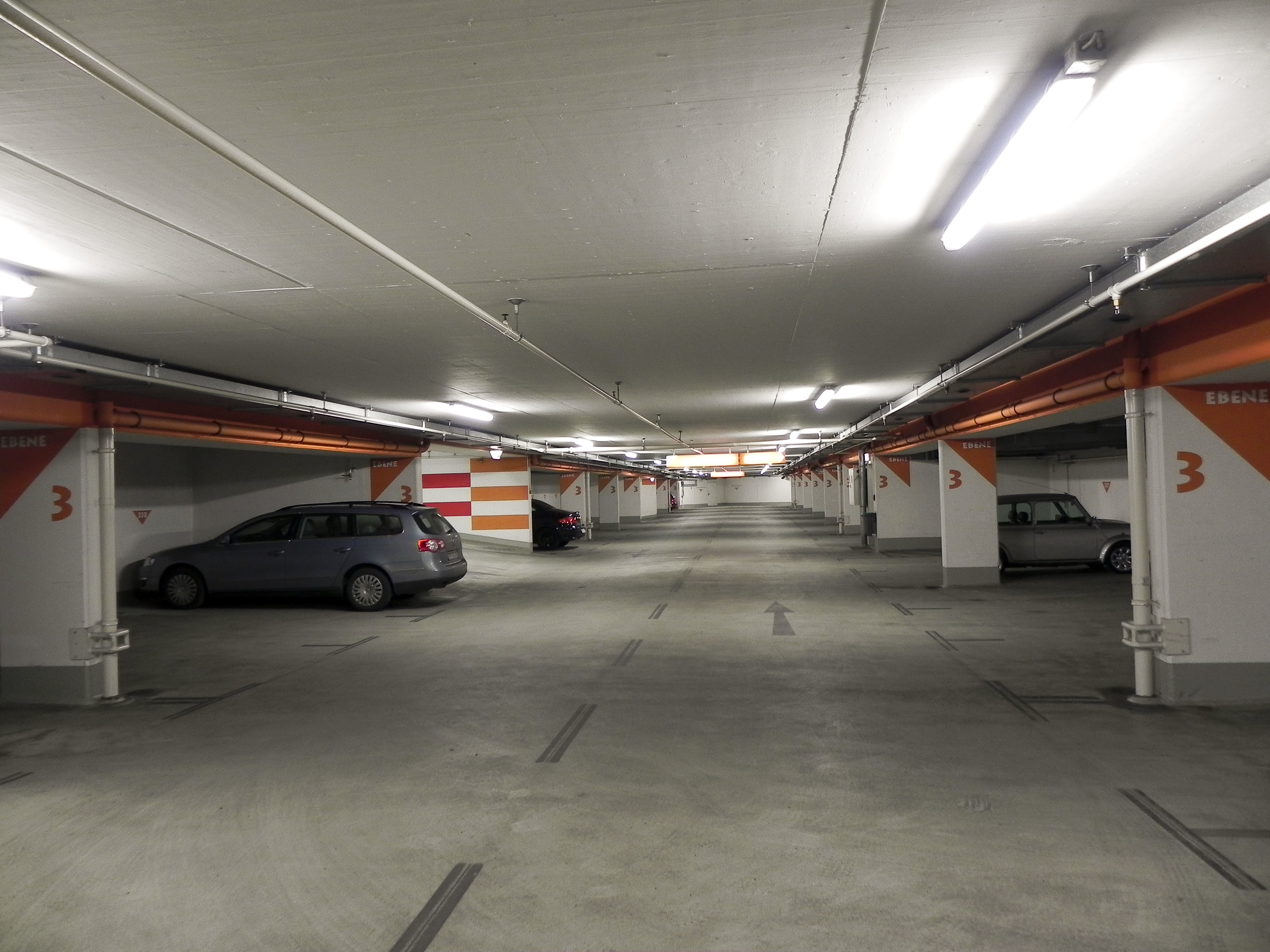 Laut Garagenverordnung darf in einer Tiefgarage nur das aufbewahrt werden, was zum Fahrzeugzubehör zählt.
