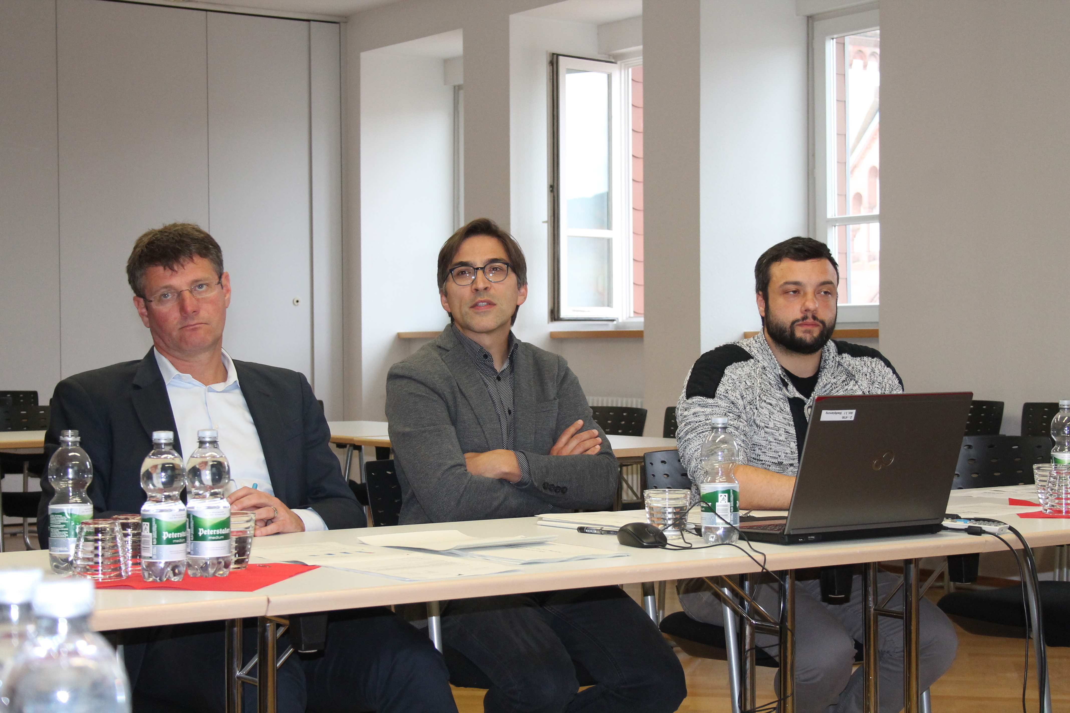 Bürgermeister Oliver Martini, Fachbereichsleiter Daniel Ebneth und Abteilungsleiter Daniel Brugger (v. l.) sehen die Baurechtsabteilung auf einem guten Weg.