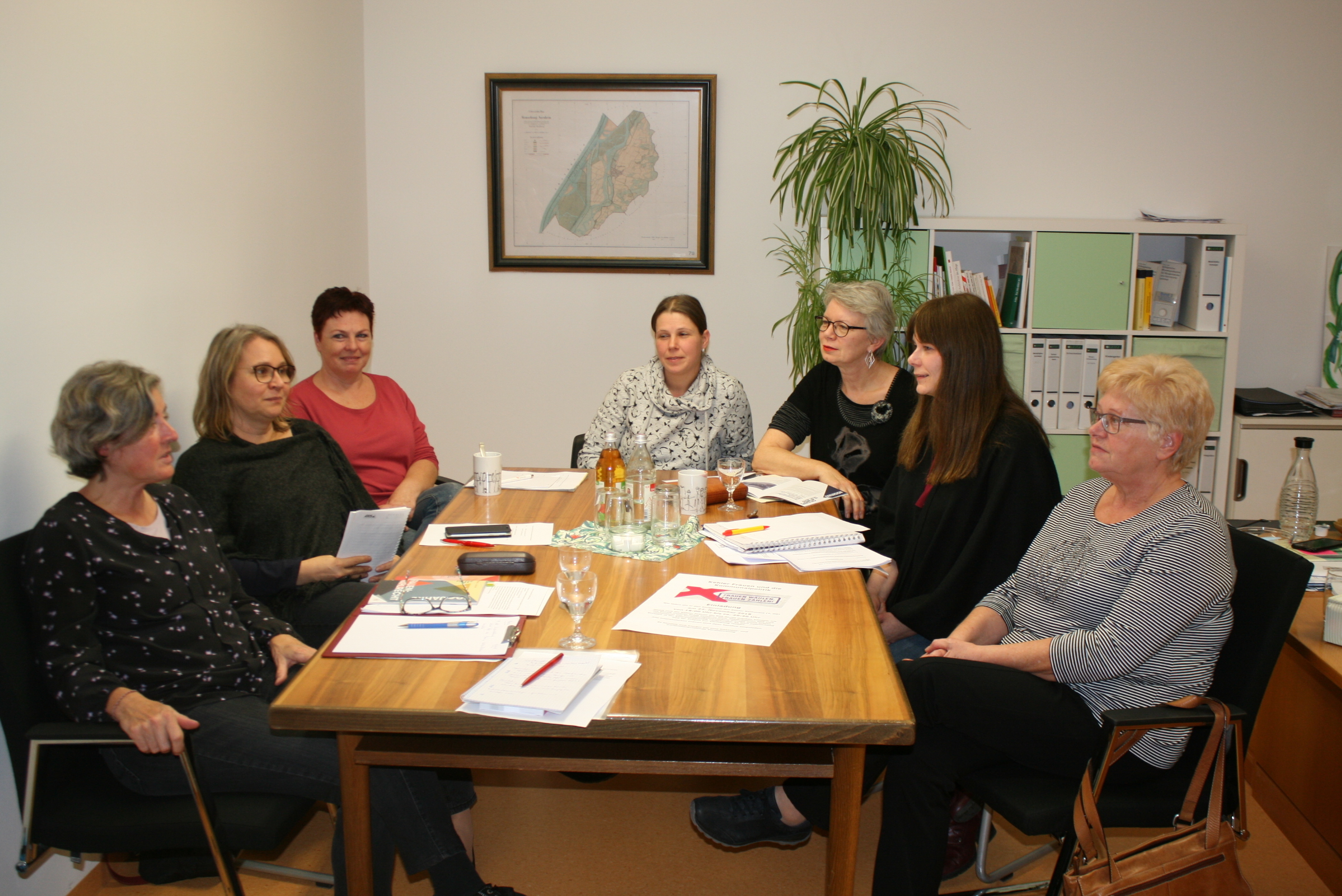 Claudia Mündel, Sabine Denz, Gudrun Heitz, Eva Erhardt, Barbara Tonnelier, Sanja Tömmes und Christine Muser (v. l.) sind politisch aktiv und suchen weibliche Verstärkung.