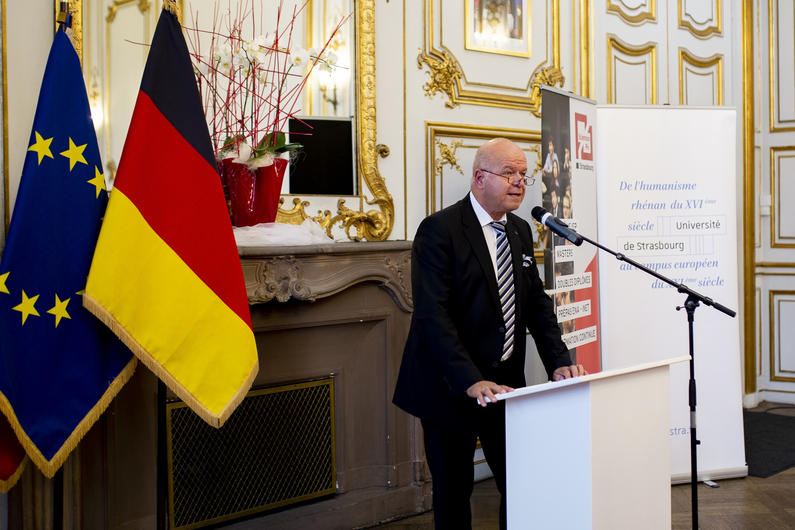 Prof. Paul Witt, Rektor der Hochschule Kehl bei seinem Grußwort zur Eröffnung des neuen Jean-Monnet-Spitzenforschungszentrums in Straßburg.
