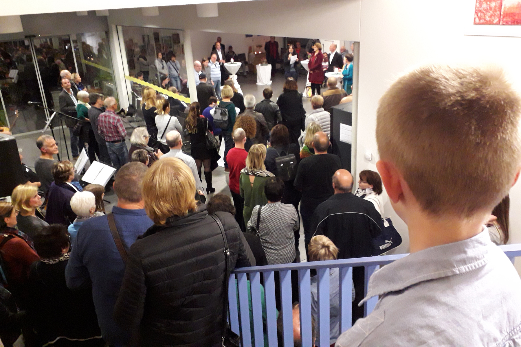 Viele interessierte Besucher kamen zur Ausstellung "Kunst + Wein" der Lebenshilfe Offenburg-Oberkirch.