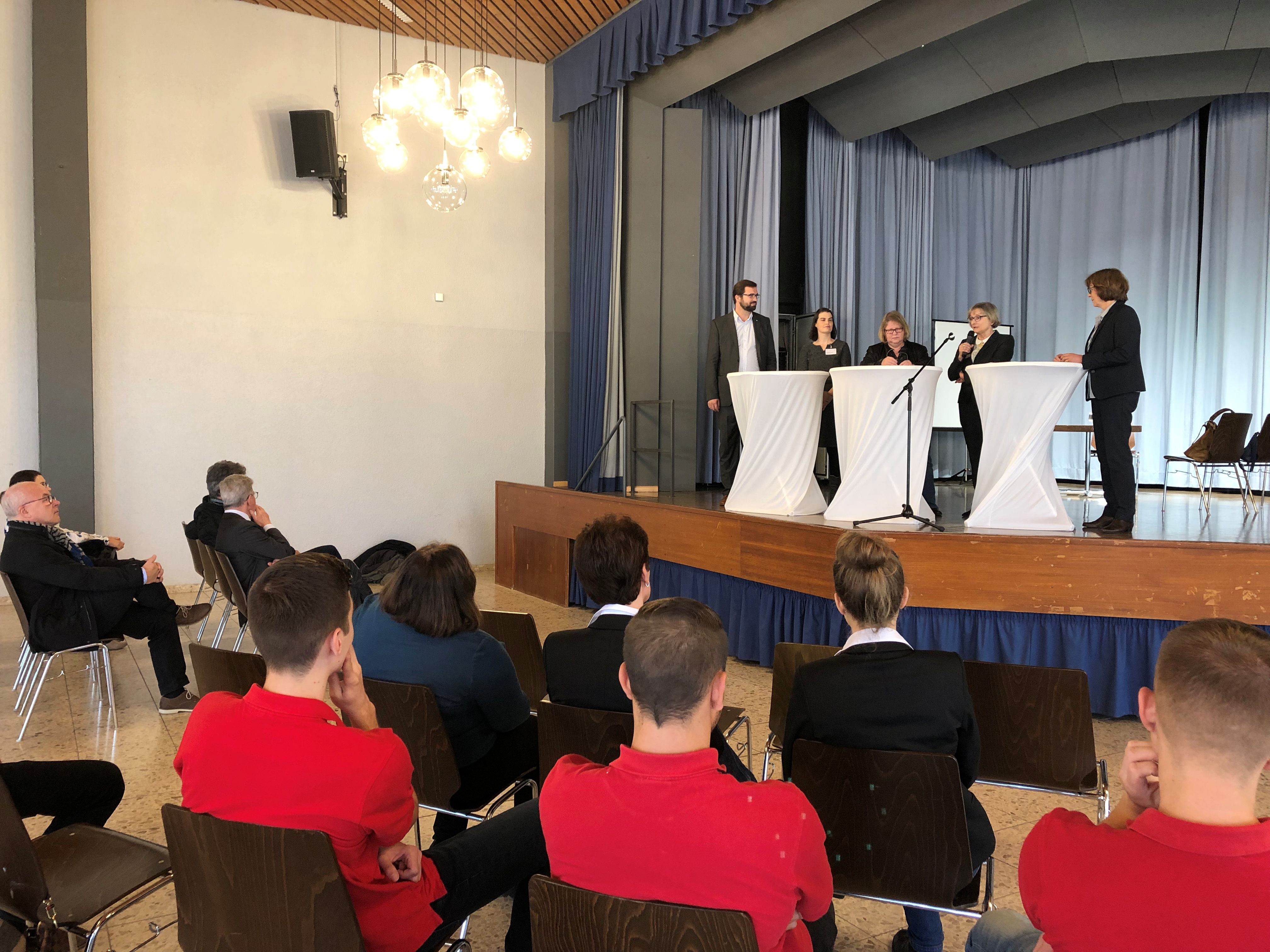 Podiumsdiskussion in der Sulzberghalle