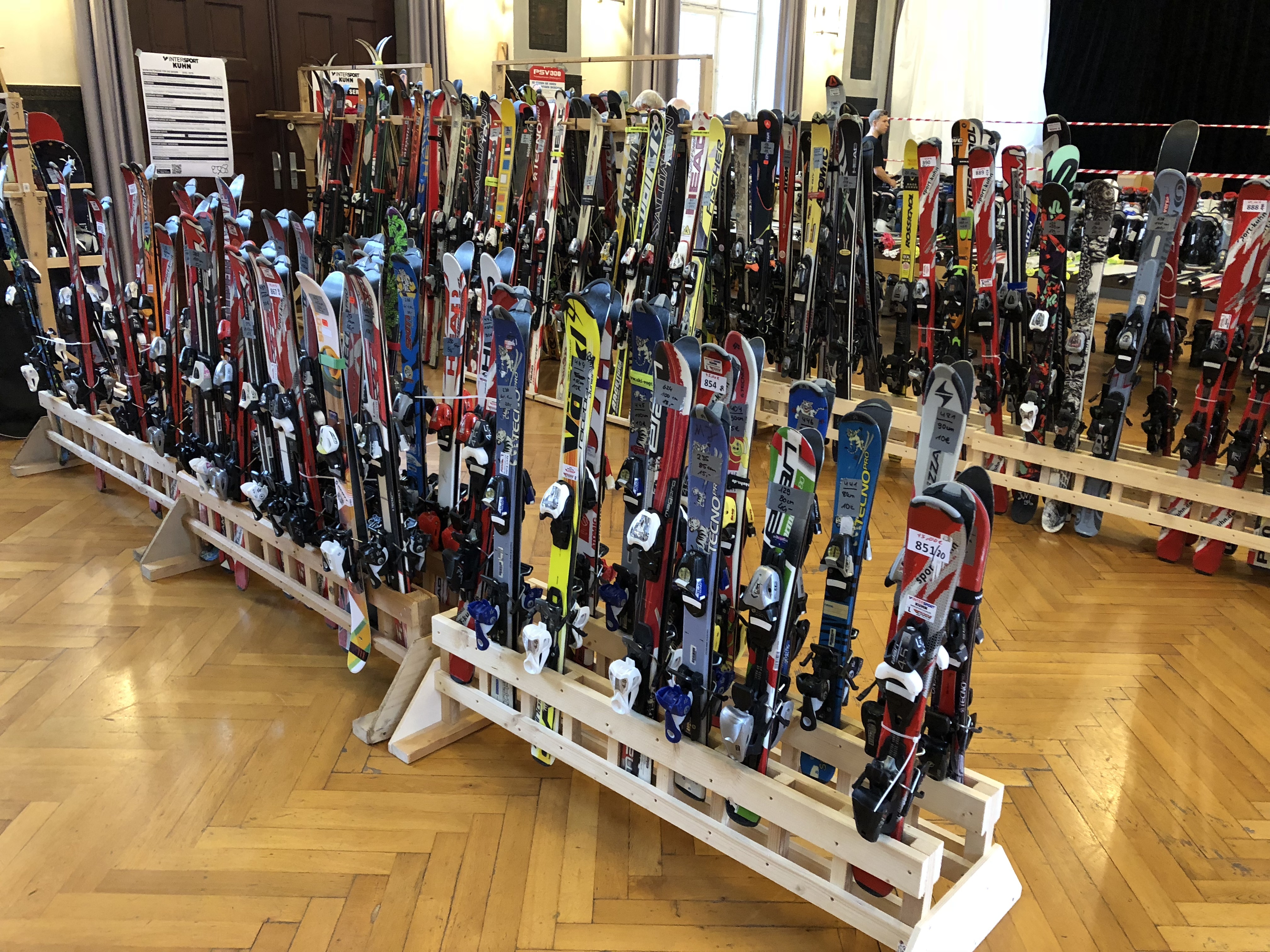Rund 700 Wintersport-Artikel standen zum Verkauf
