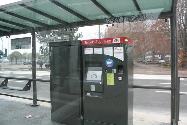 An der Haltestelle Hochschule/Läger steht er stattdessen am Bahnsteig. | Foto: rek