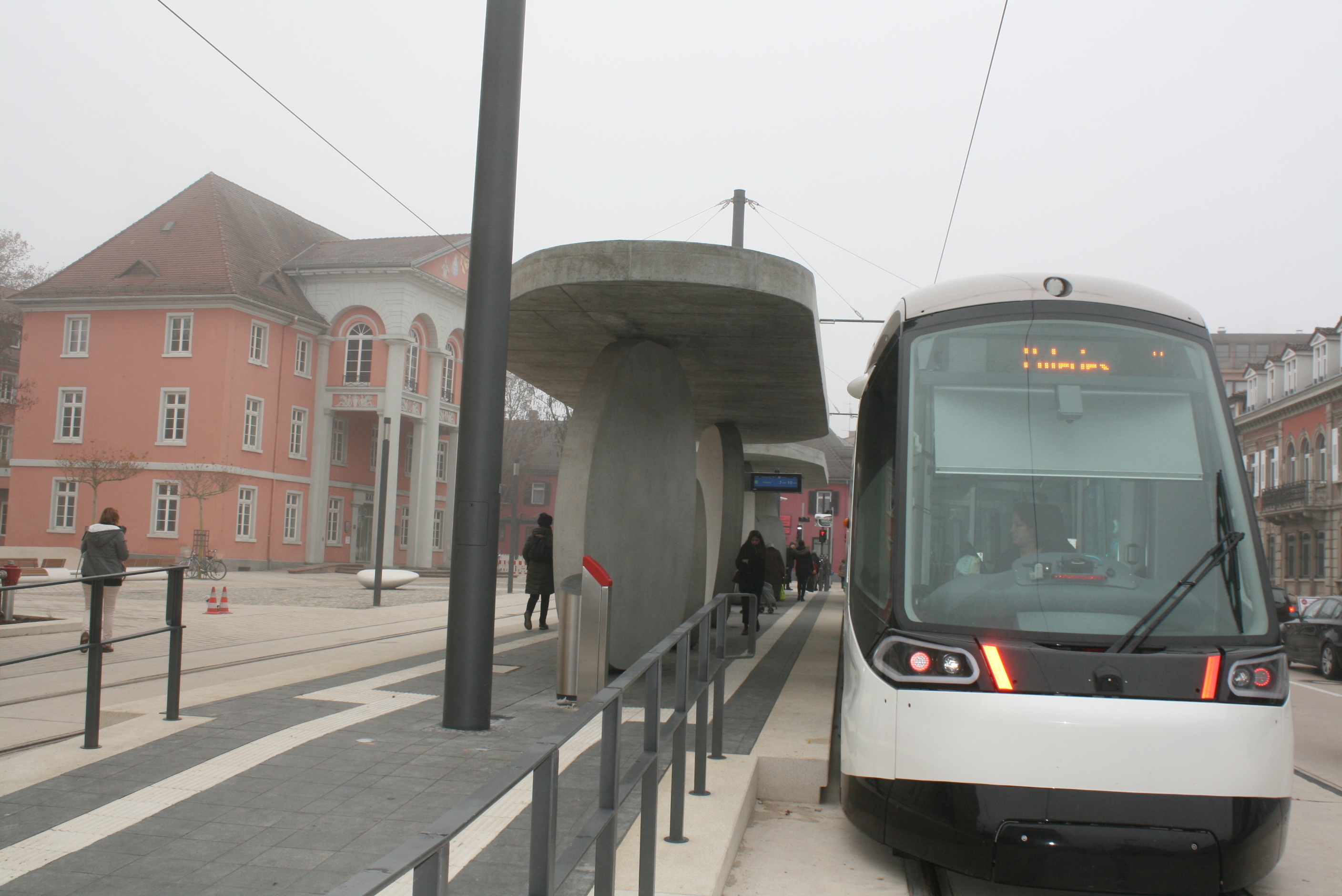 Zum Rendezvous treffen sich ab dem 9. Dezember am Rathausplatz in Kehl die Busse und Tram zum bequemen Umsteigen.