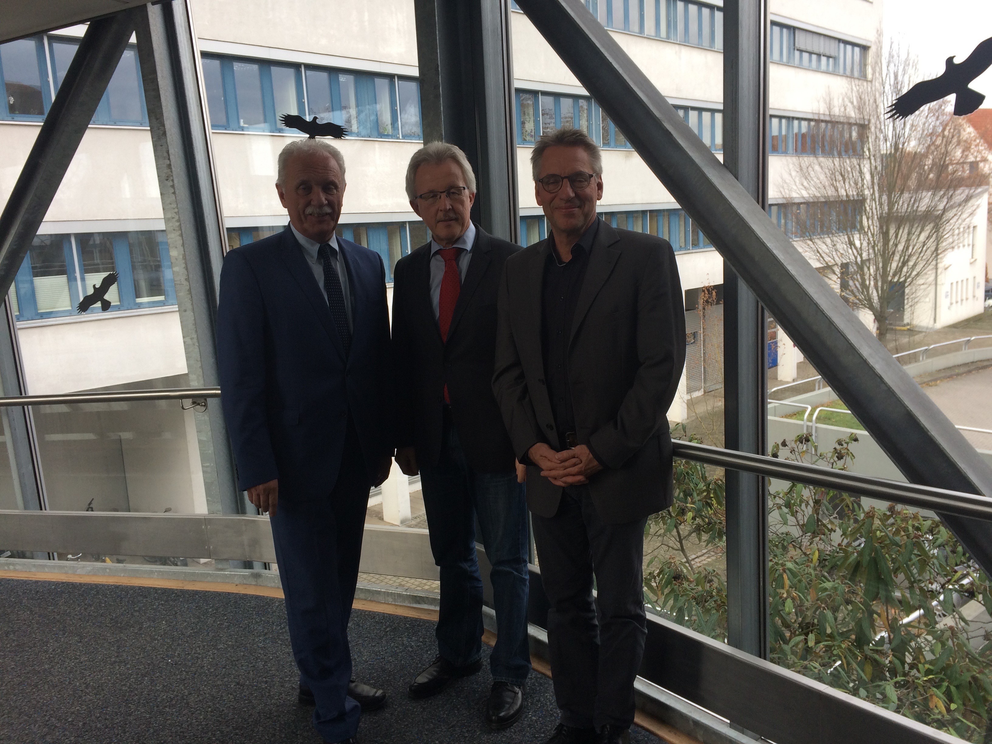 Zufrieden mit ZIF (v. l.): Horst Sahrbacher, Leiter Agentur für Arbeit, Georg Benz, Kreissozialdezernent, Armin Mittelstädt, Leiter der KOA