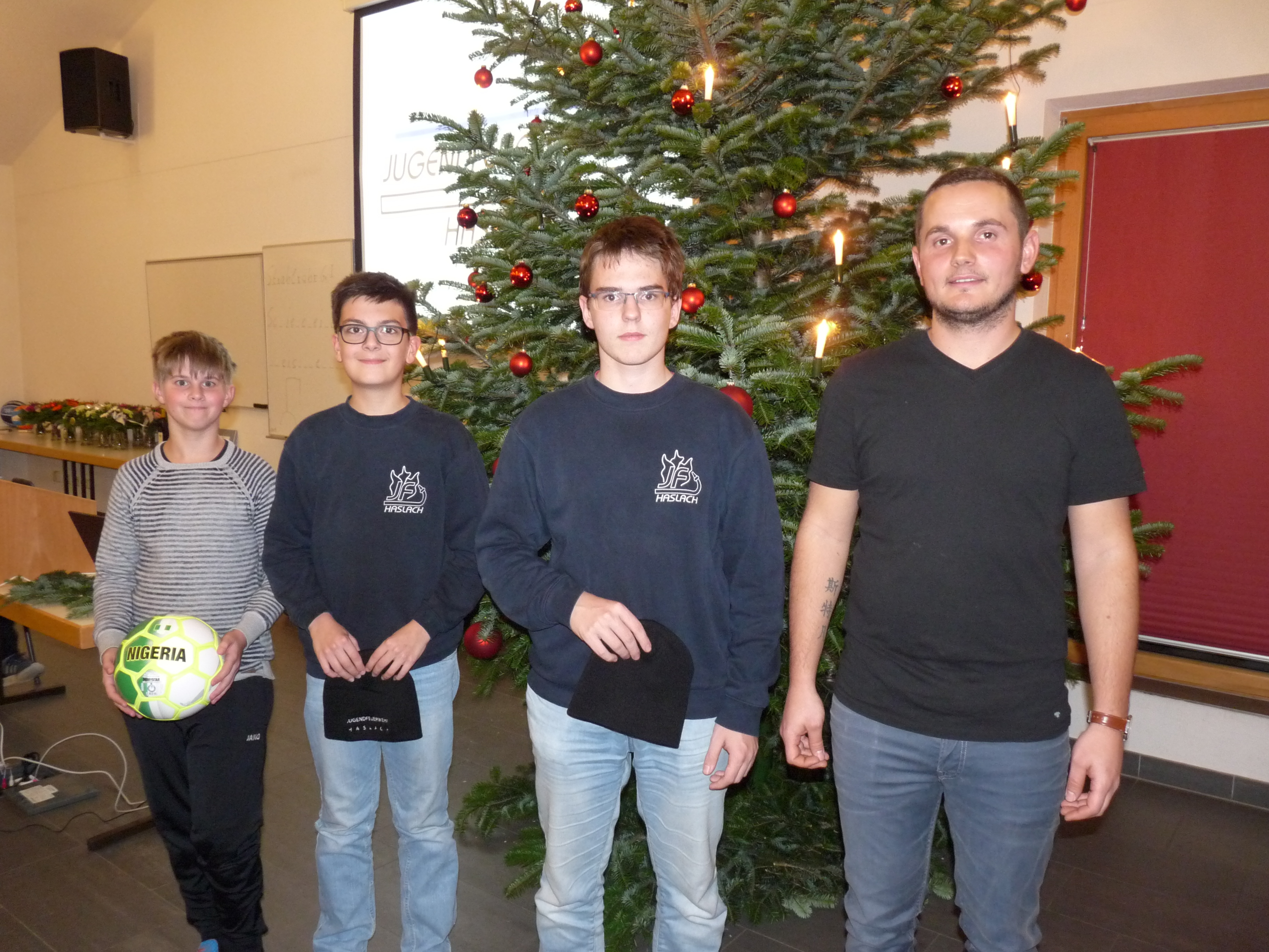 Die besten Probenbesucher (v.l.): Tobias Huser, Tiziano Spallino, Jakob Ziehms und Jugendwart Stefan Bilharz