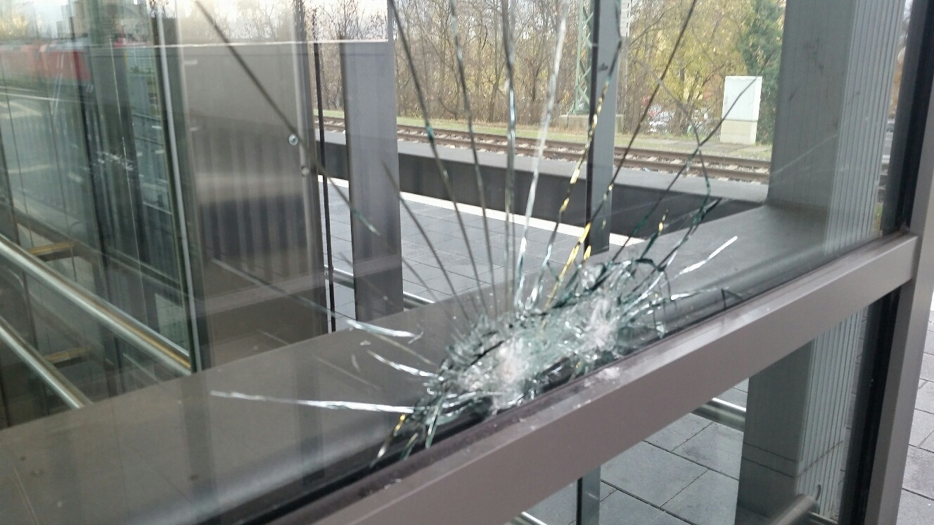 Die Polizei sucht Zeugen der Tat.