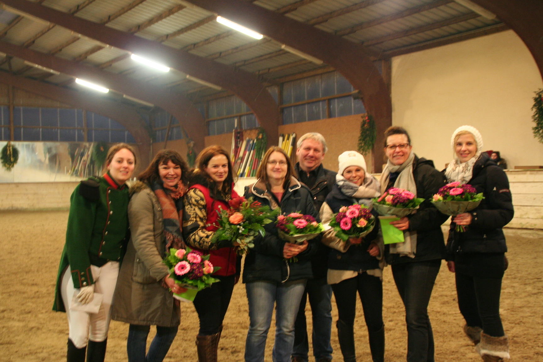 v.l.: Selina Basler (Jugendvorstand), Margarita Lehmann (2. Vorstand), Jacqueline Orth (Pächterin), Angelika Friedmann (Kassenwart), Frank Orth (Pächter), Lisa- Marie Abel (Betriebsleiterin), Isabel Obleser (1. Vorstand), Sylvia Bremecker (Schriftführer)
