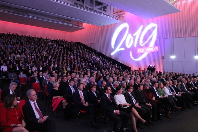 Die Oberrheinhalle war gut besucht bei der Premiere von Marco Steffens. | Foto: gro