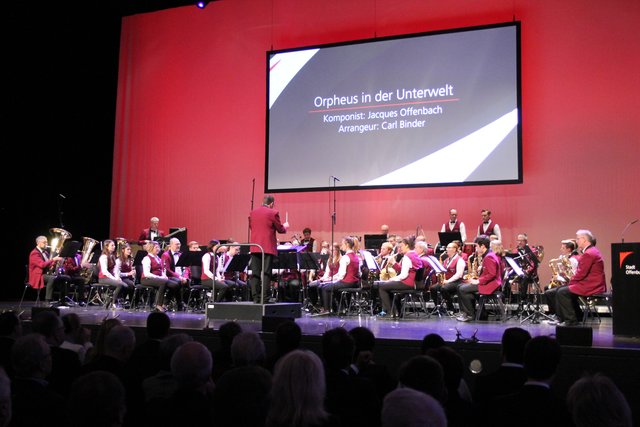 Mit "Orpheus in der Unterwelt" startete die Stadtkapelle Offenburg in den Neujahrsempfang. | Foto: gro