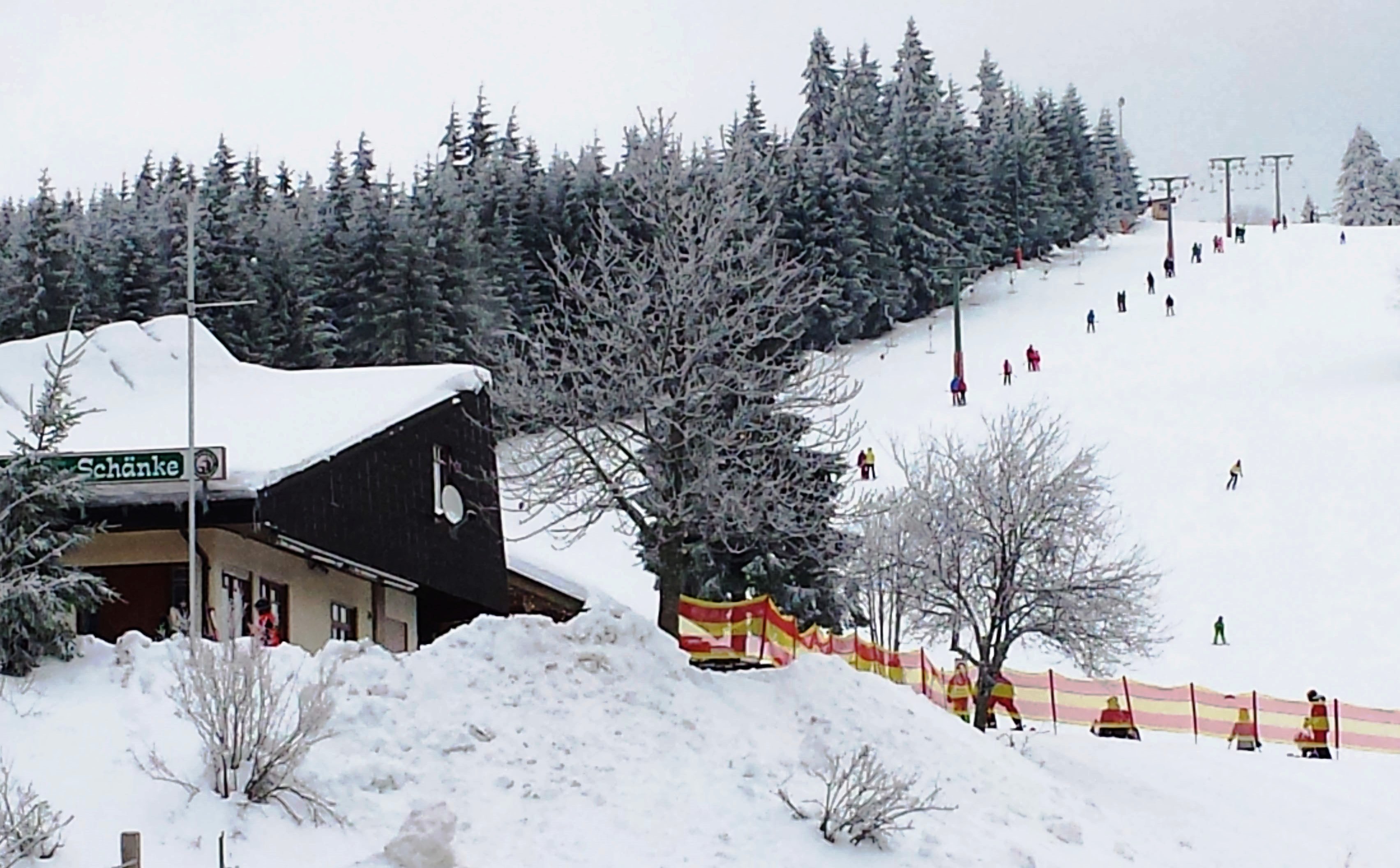 Entlang der Schwarzwaldhochstraße warten einige Pisten auf Wintersportler.
