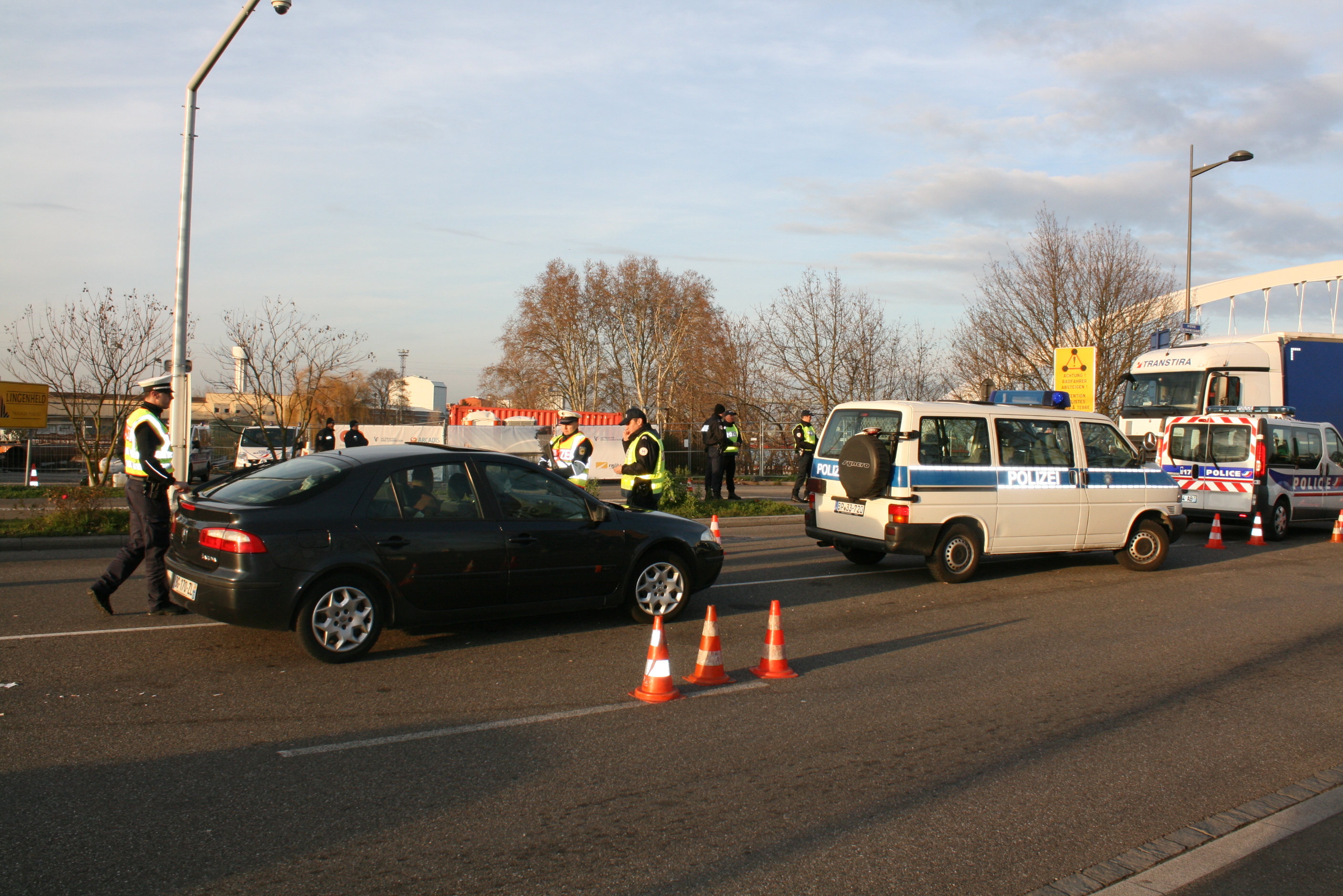 Seit den Terroranschlägen 2015 in Paris galt eine Verengung der Europabrücke für den Autoverkehr.