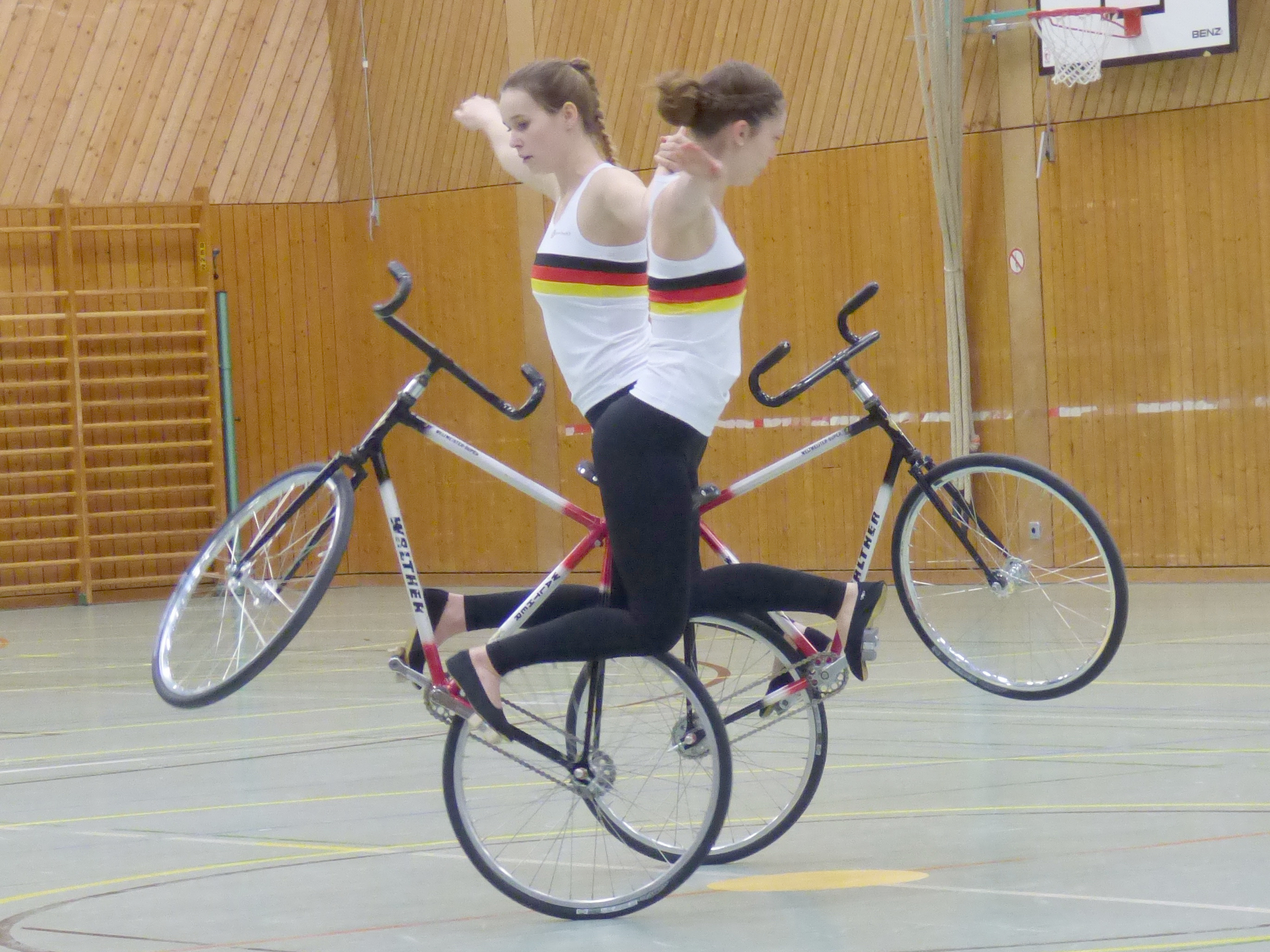 Sophie-Marie Nattmann und Caroline Wurth vom RSV Gutach im Trikot des Deutschen Meisters