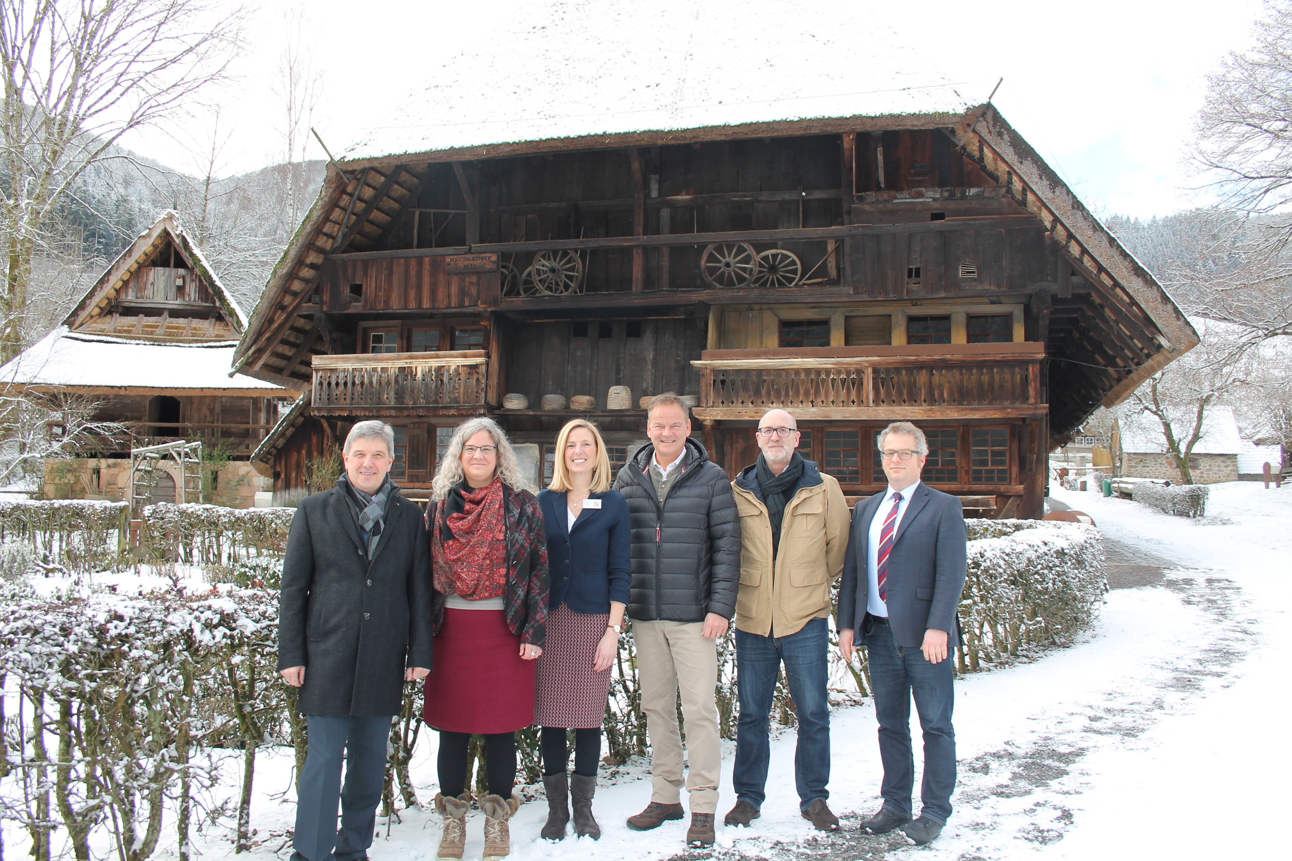 Von links nach rechts: Landrat Stefan Bär, Almut Grüner, Margit Langer, Landrat Frank Scherer, Axel Burkarth (Landesstelle für Museumsbetreuung) und Jürgen Kniep
