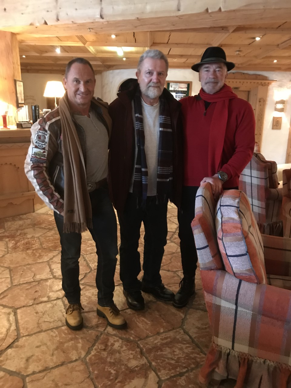 Christian Meier (von links) und Jusup Wilkosz genossen das Treffen mit "Arnie" in Österreich.