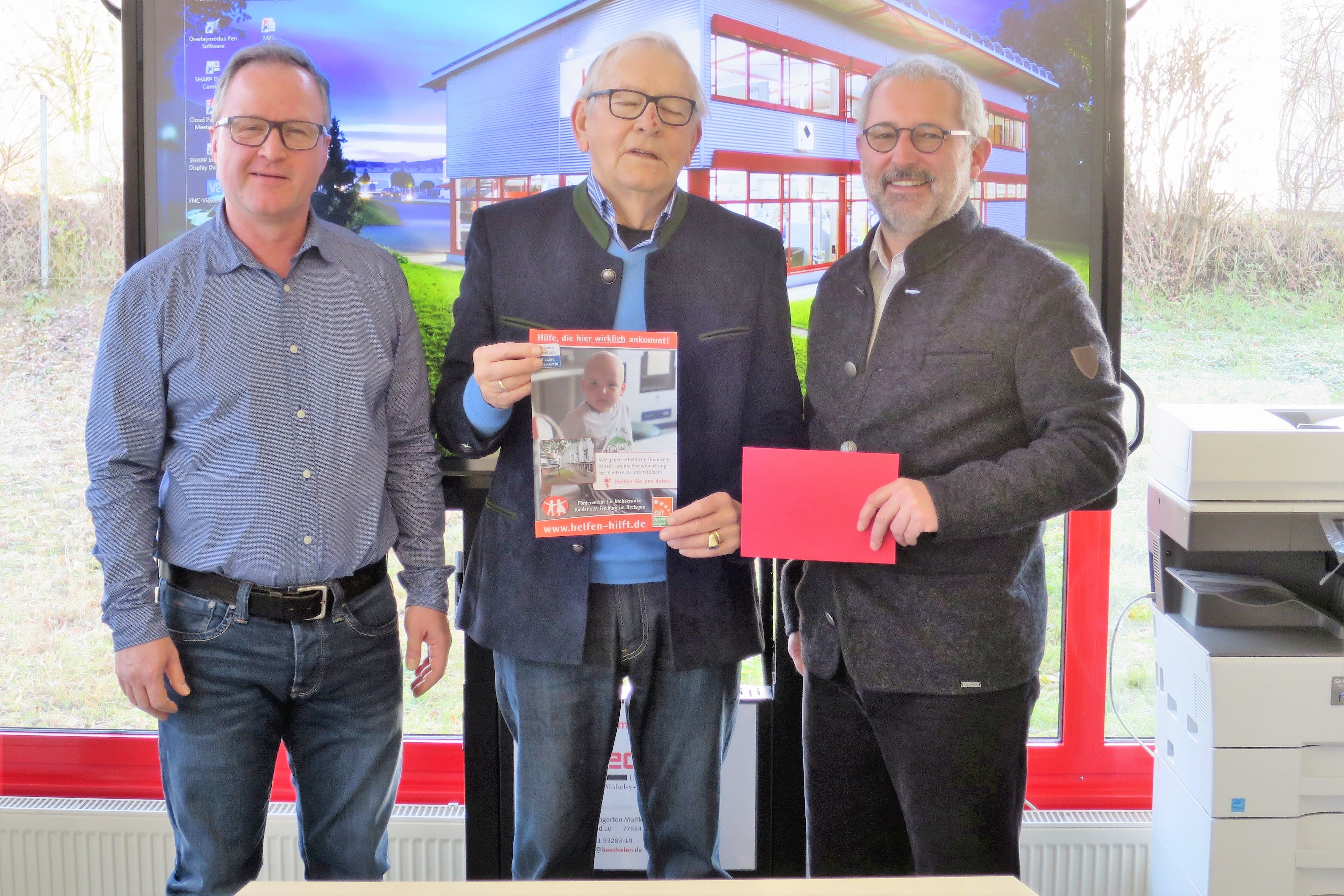 von links: Verkaufsleiter der Firma Kaechelen Christian Bohnert, Wolfgang L. Obleser, Vorstandsmitglied im Förderverein, Firmenchef Hajo Kaechelen