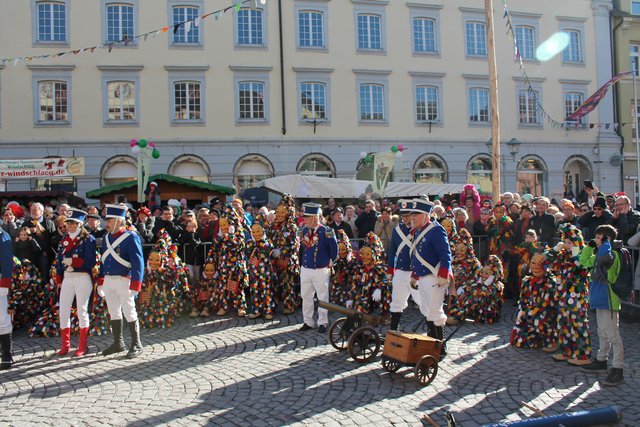 Die Kanone wird in Stellung gebracht. | Foto: gro