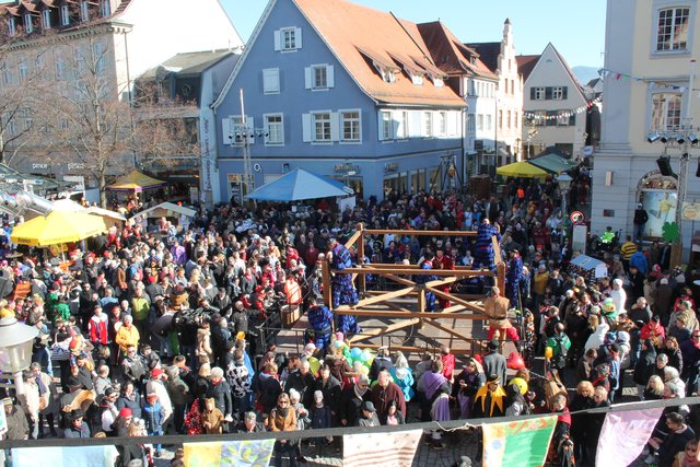 Die Krabbenaze stellen den Schindbock auf. | Foto: gro