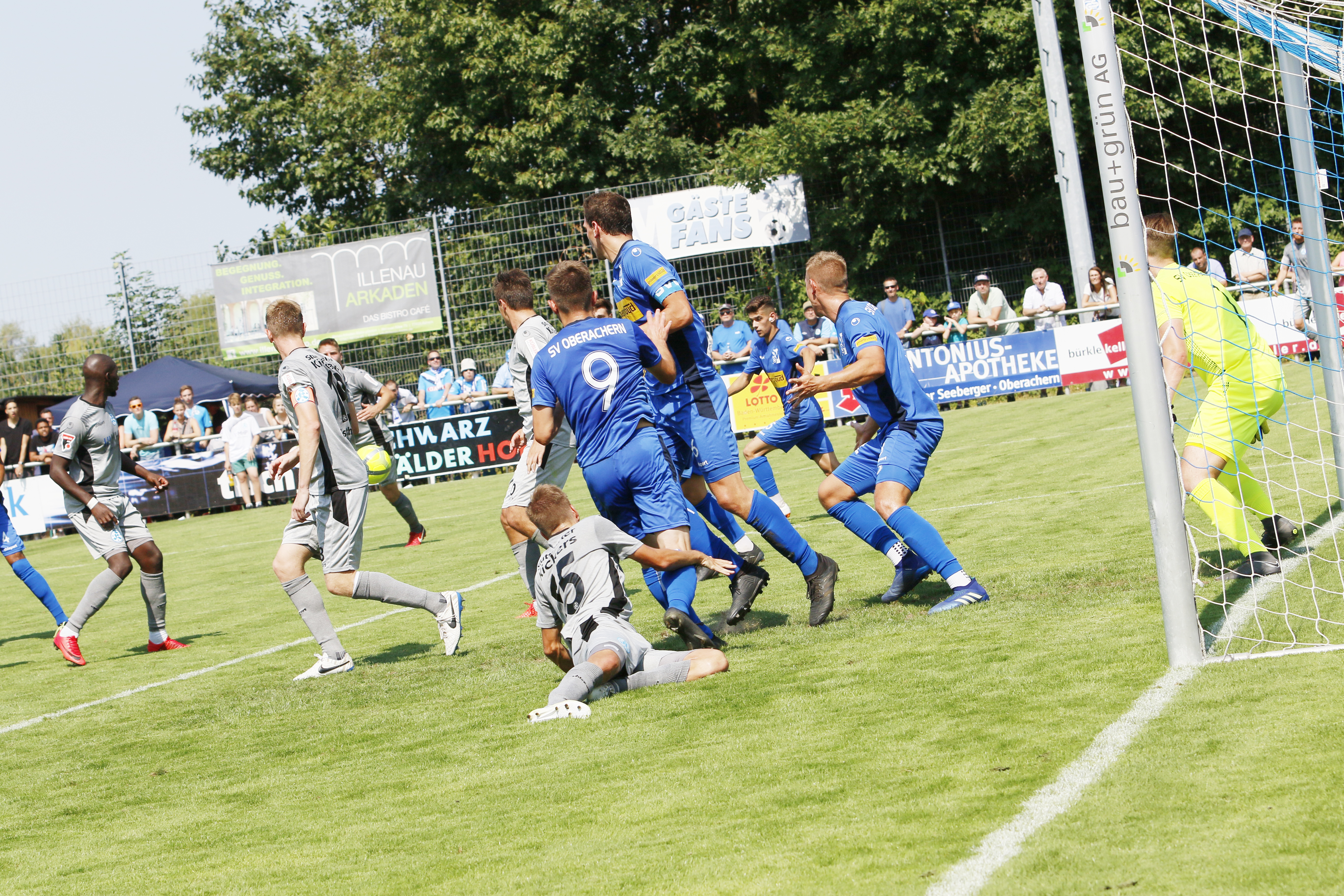 Szene aus dem Hinspiel, als die Oberacherner mit 3:1 gewinnen konnten. Gestern hatte der SVO beim 0:1 kein Glück.