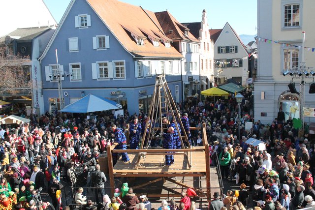 Nur noch wenige Minuten, dann geht es ans Hängen und Fleddern | Foto: gro