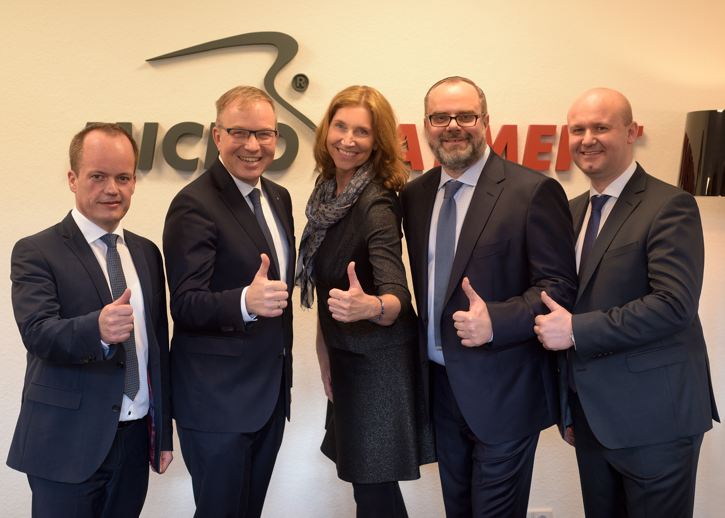 Michael Kienzler (Geschäftsführer First Cash Solution GmbH), Markus Dauber (Vorstandsvorsitzender Volksbank in der Ortenau), Claudia Wolff (chief financial officer micropayment GmbH), Andreas Richter (chief executive officer / founder micropayment GmbH), Kai Thiemann (chief operating officer / co-founder micropayment GmbH), von links