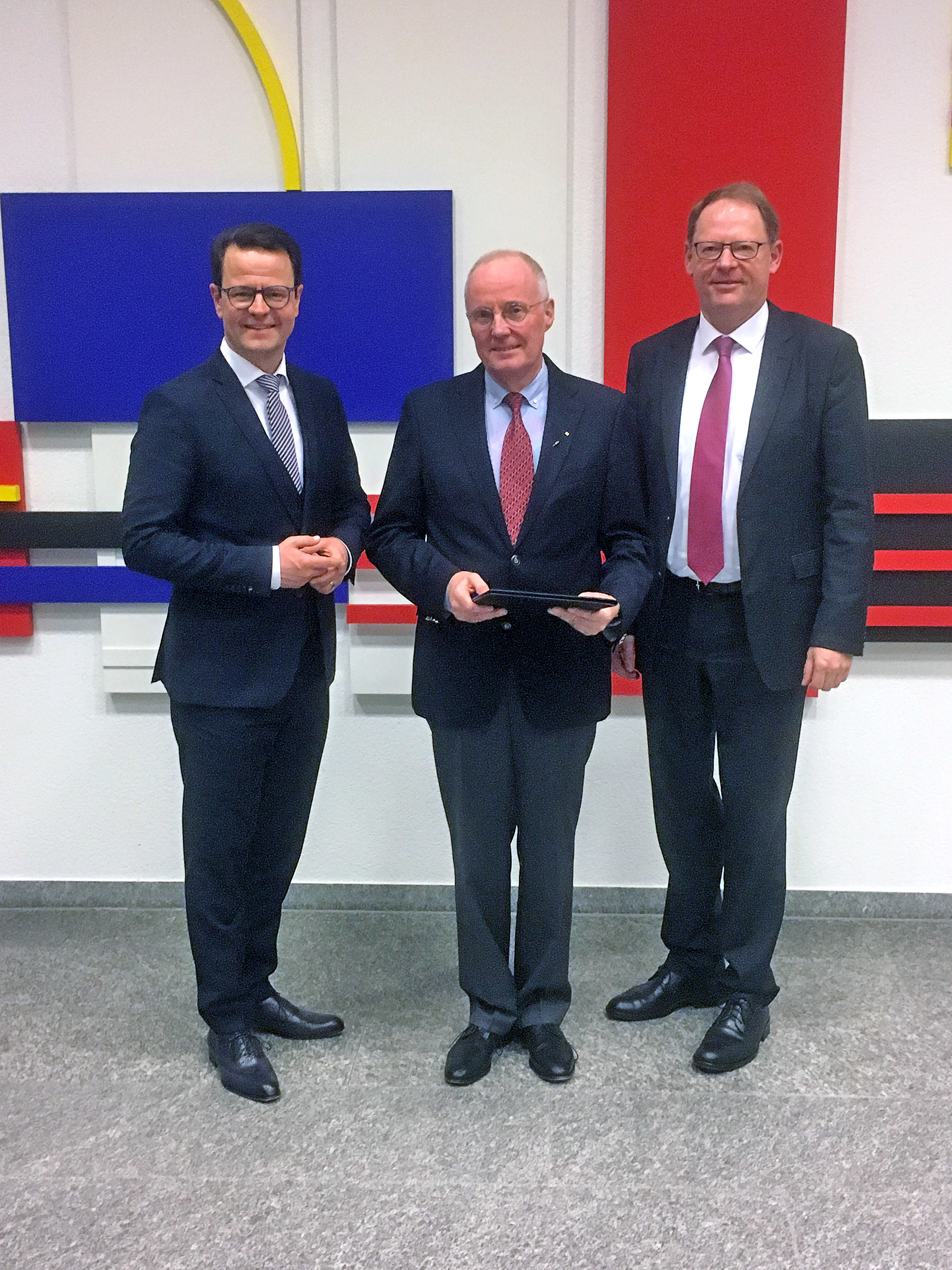 Oberbürgermeister Marco Steffens (v. l.), Dr. Christoph Jopen und Helmut Becker