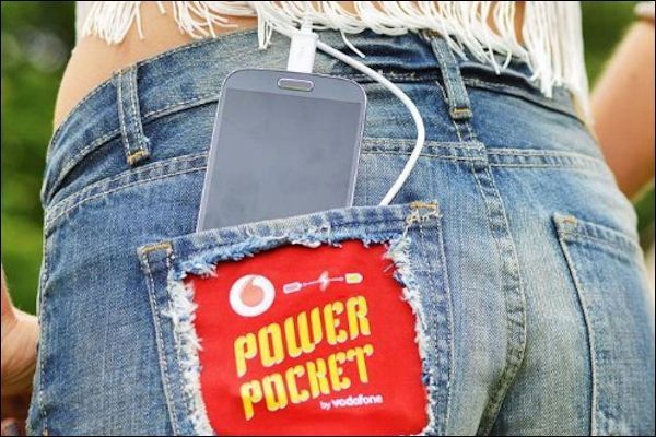 Wer sein Smartphone in der Öffentlichkeit so „sichert“, muss sich nicht über einen Diebstahl wundern.