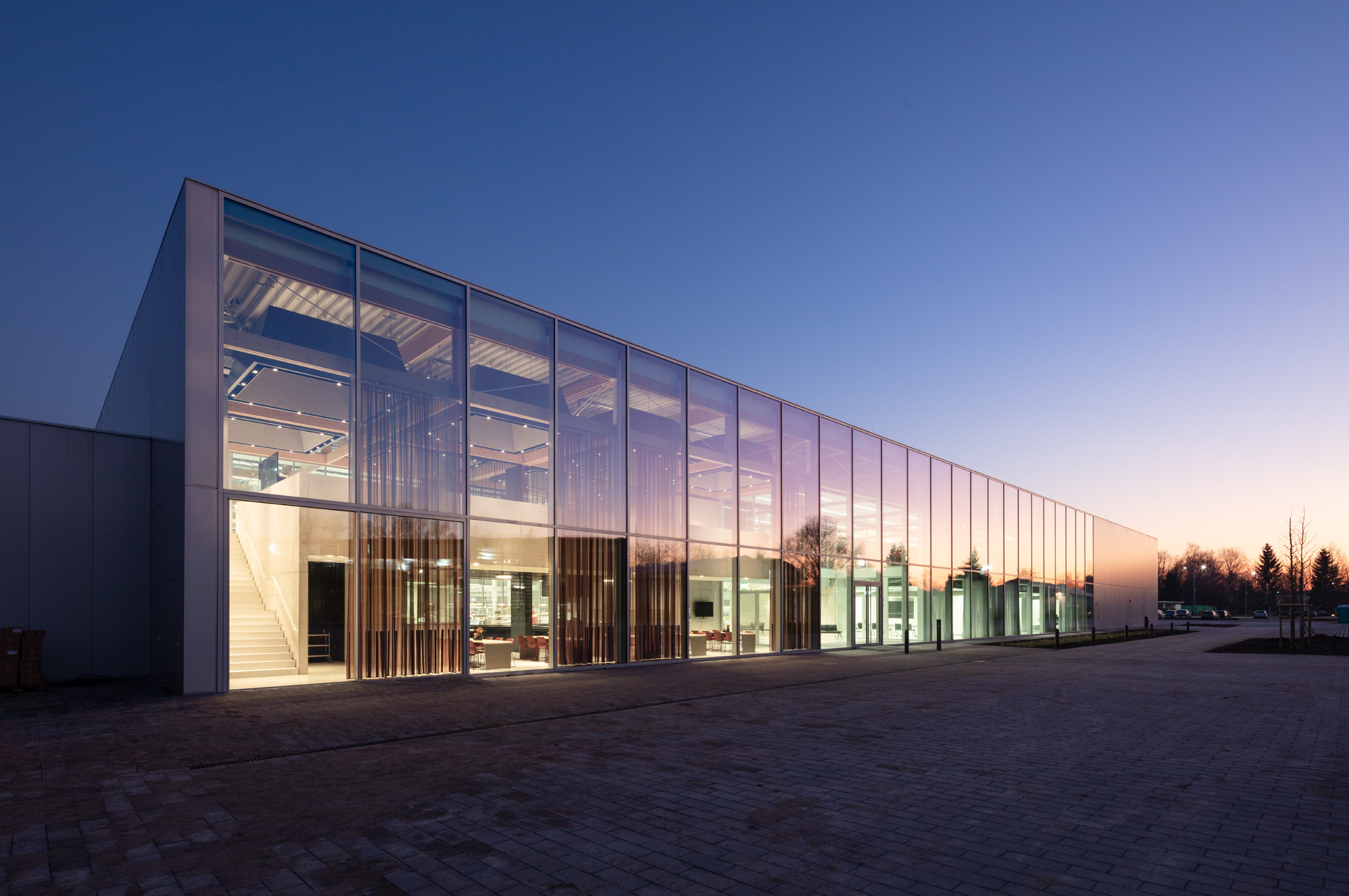 Die Brunner Innovation Factory wird im Sommer offiziell eingeweiht und geht architektonisch auf das Büro Henn zurück.