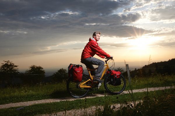 Wer im Winter Sport treibt, sollte sich hinterher nicht zu lange in der Kälte aufhalten – den Abwehrkräften zuliebe.